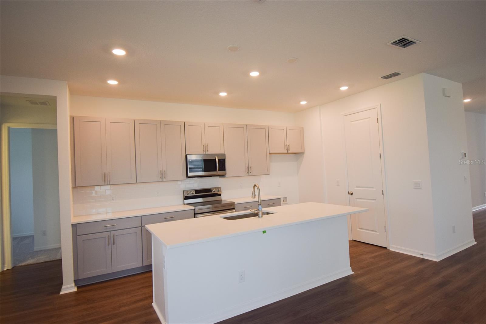 Image 34 of 39 For 2370 Lancashire Street