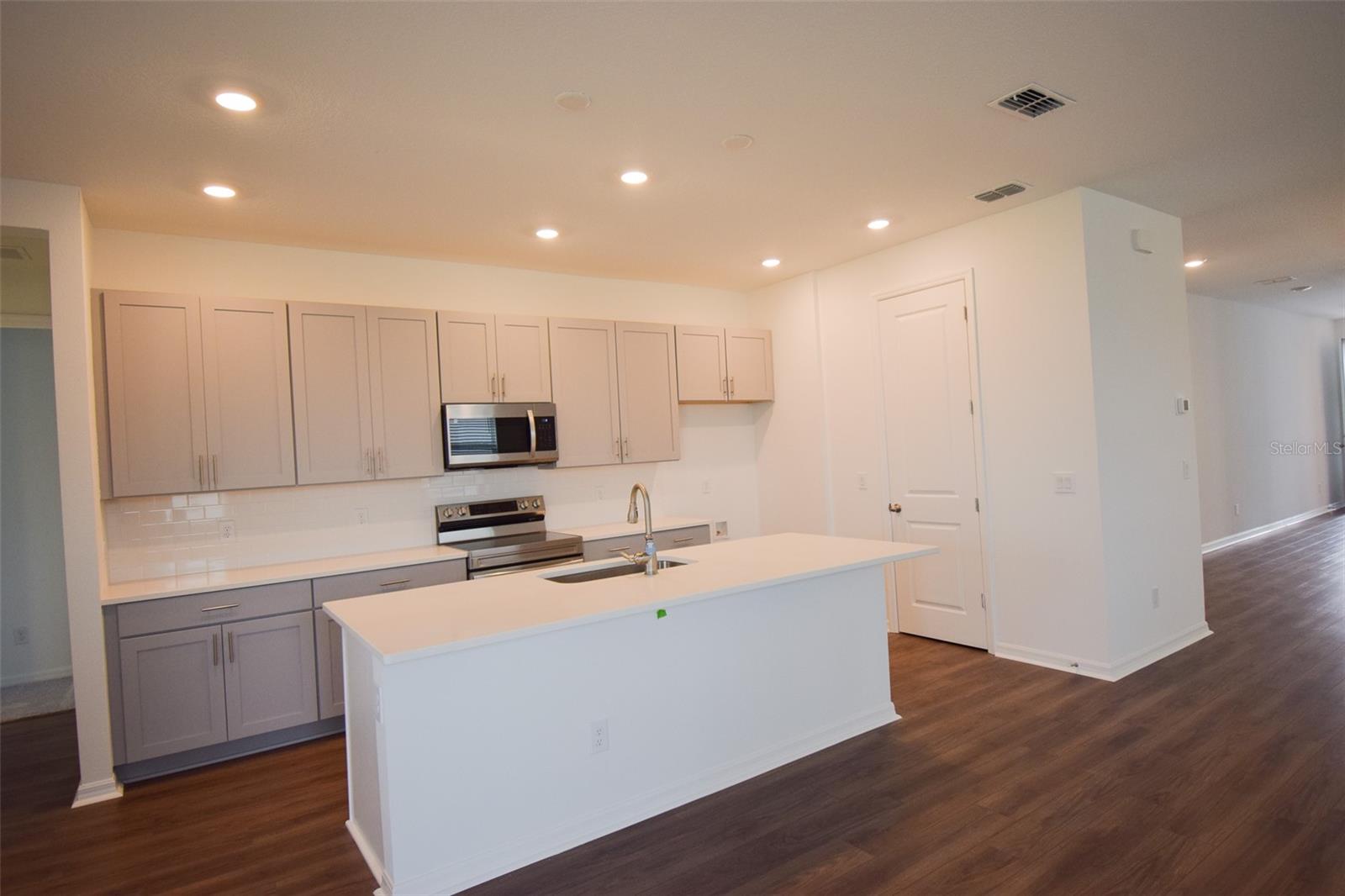 Image 35 of 39 For 2370 Lancashire Street