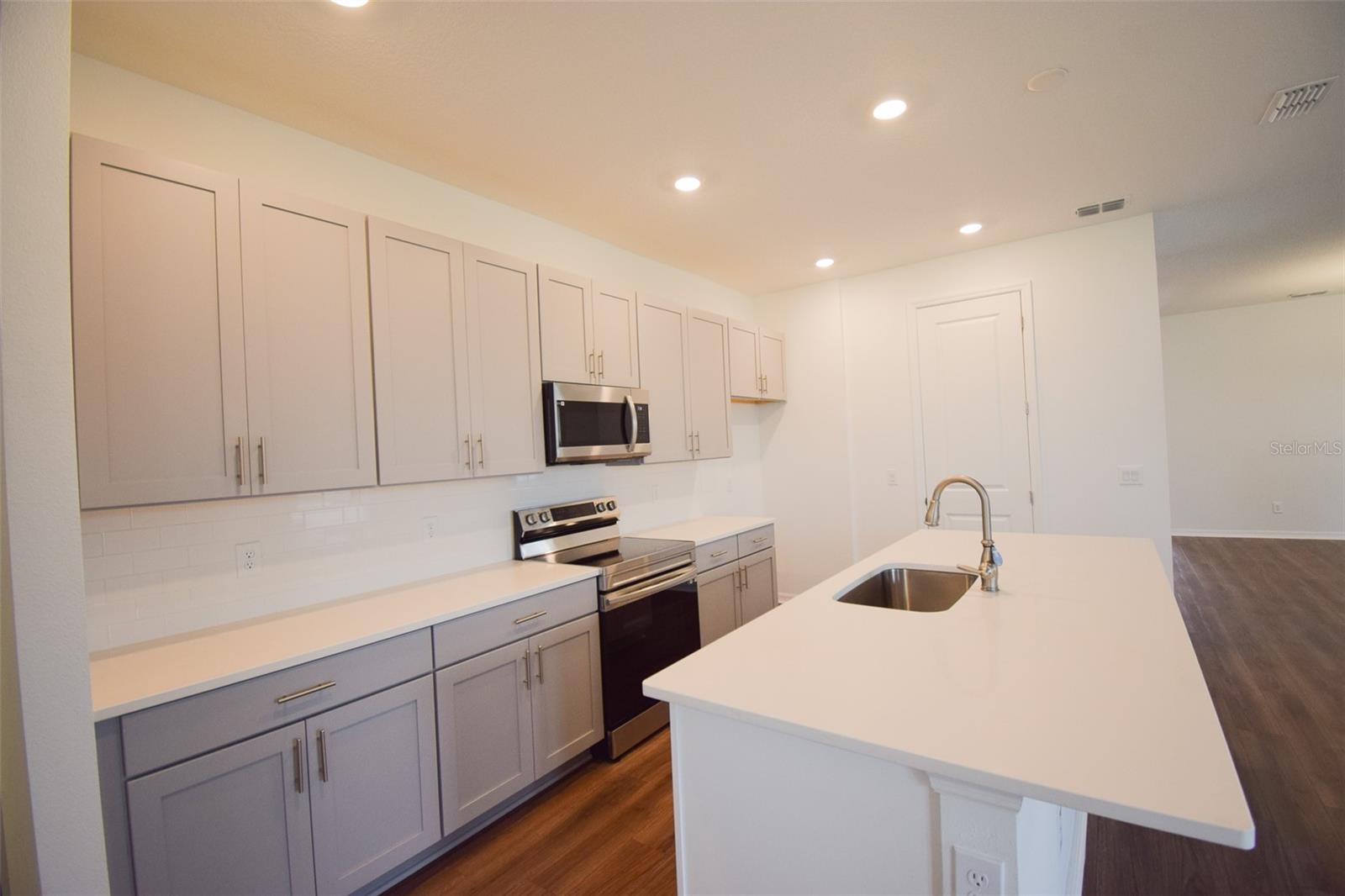 Image 8 of 39 For 2370 Lancashire Street