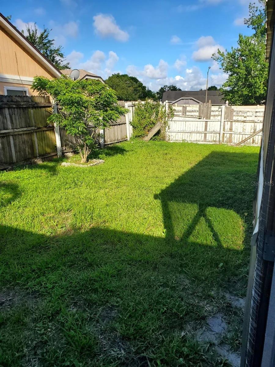 Image 11 of 12 For 8620 Drayton Court