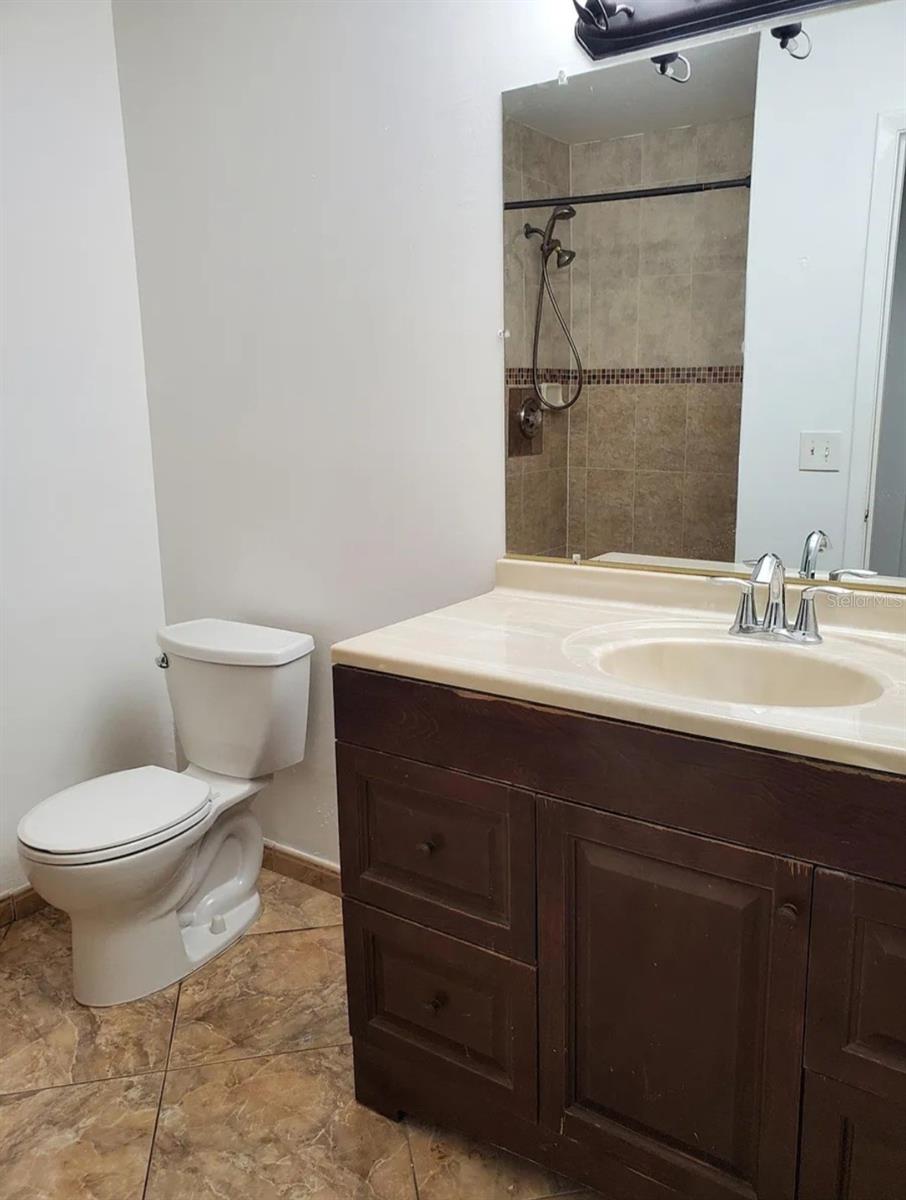 Image 7 of 12 For 8620 Drayton Court