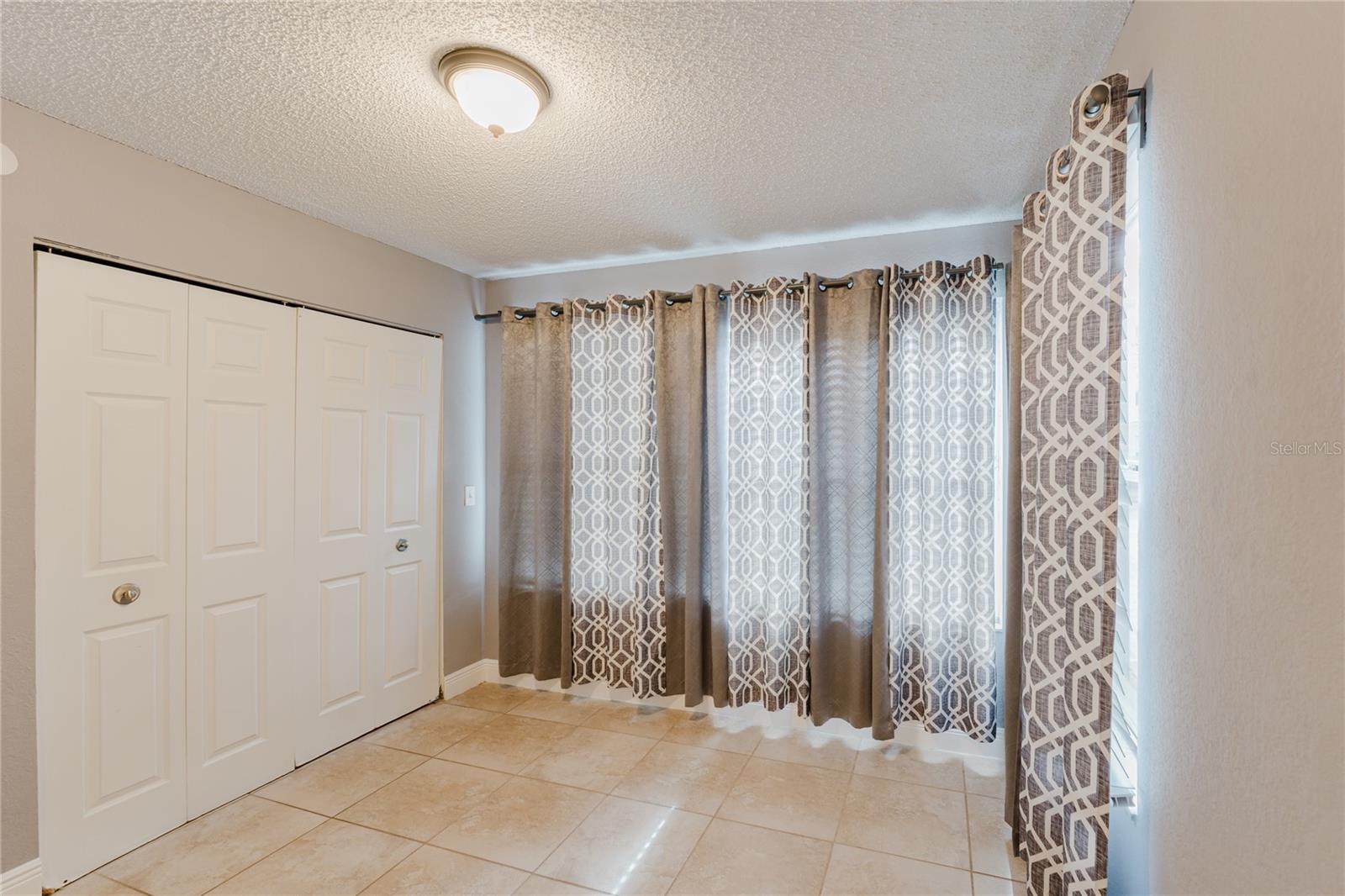 Image 5 of 41 For 5120 Conroy Rd 18