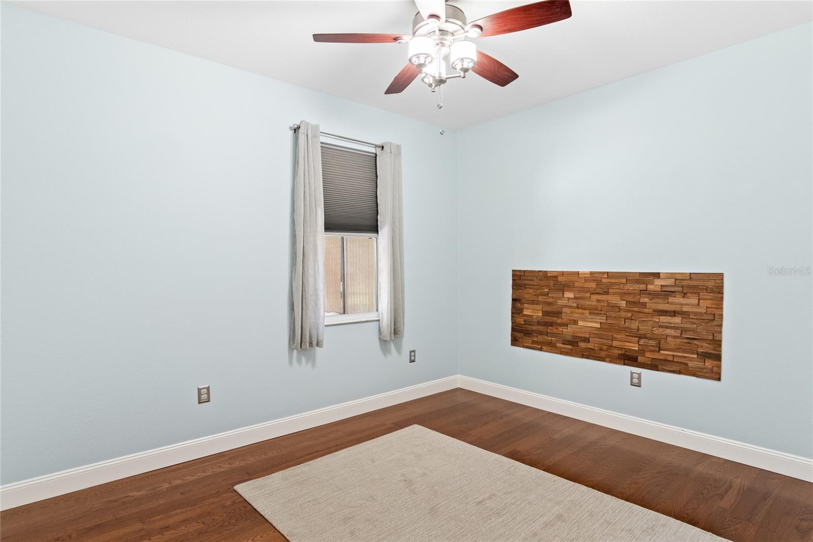 Image 27 of 49 For 218 Towhee Road