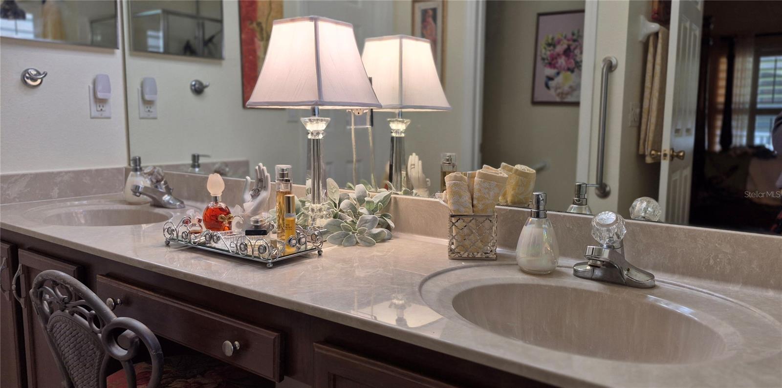 Image 21 of 30 For 583 Lisa Karen Circle