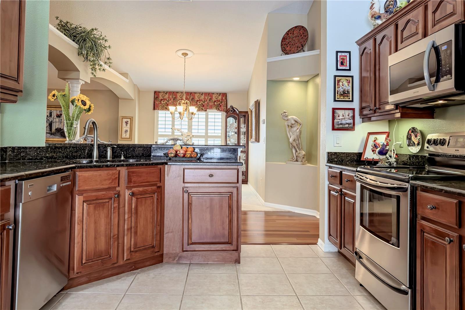 Image 7 of 30 For 583 Lisa Karen Circle