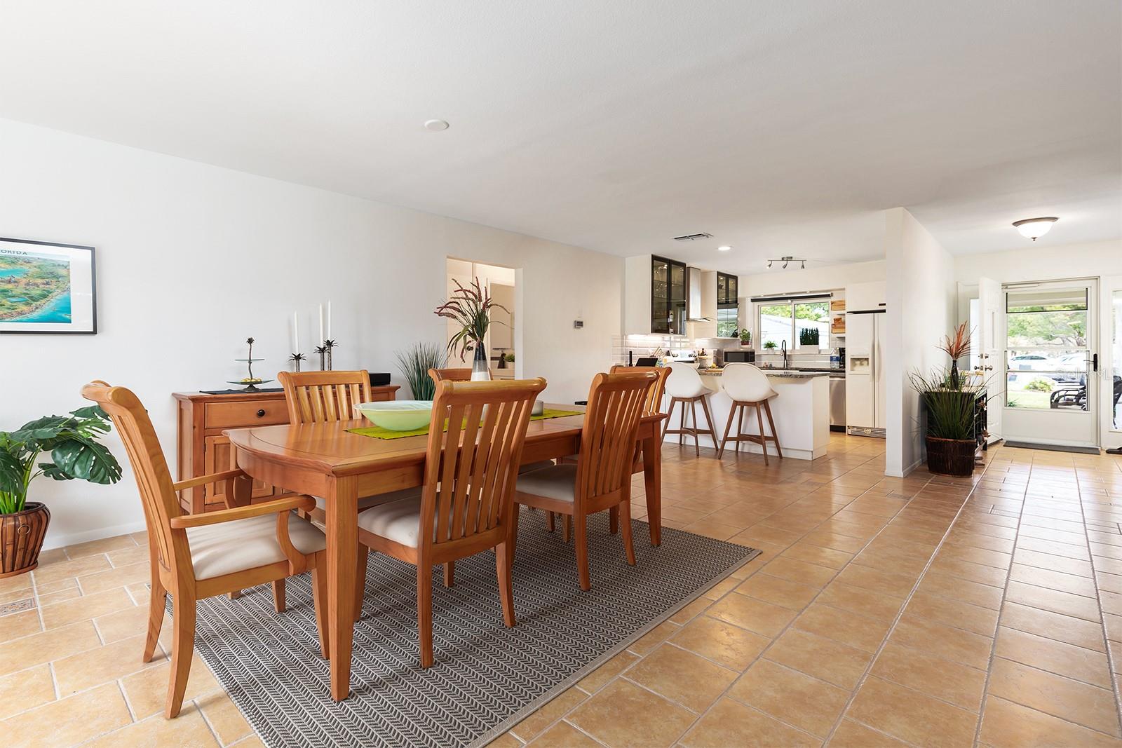 Image 7 of 24 For 10727 Windsor Court