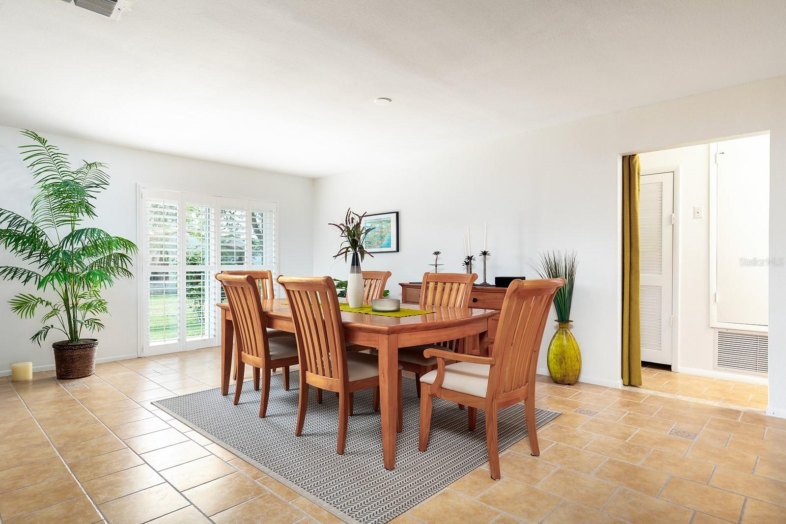 Image 8 of 24 For 10727 Windsor Court