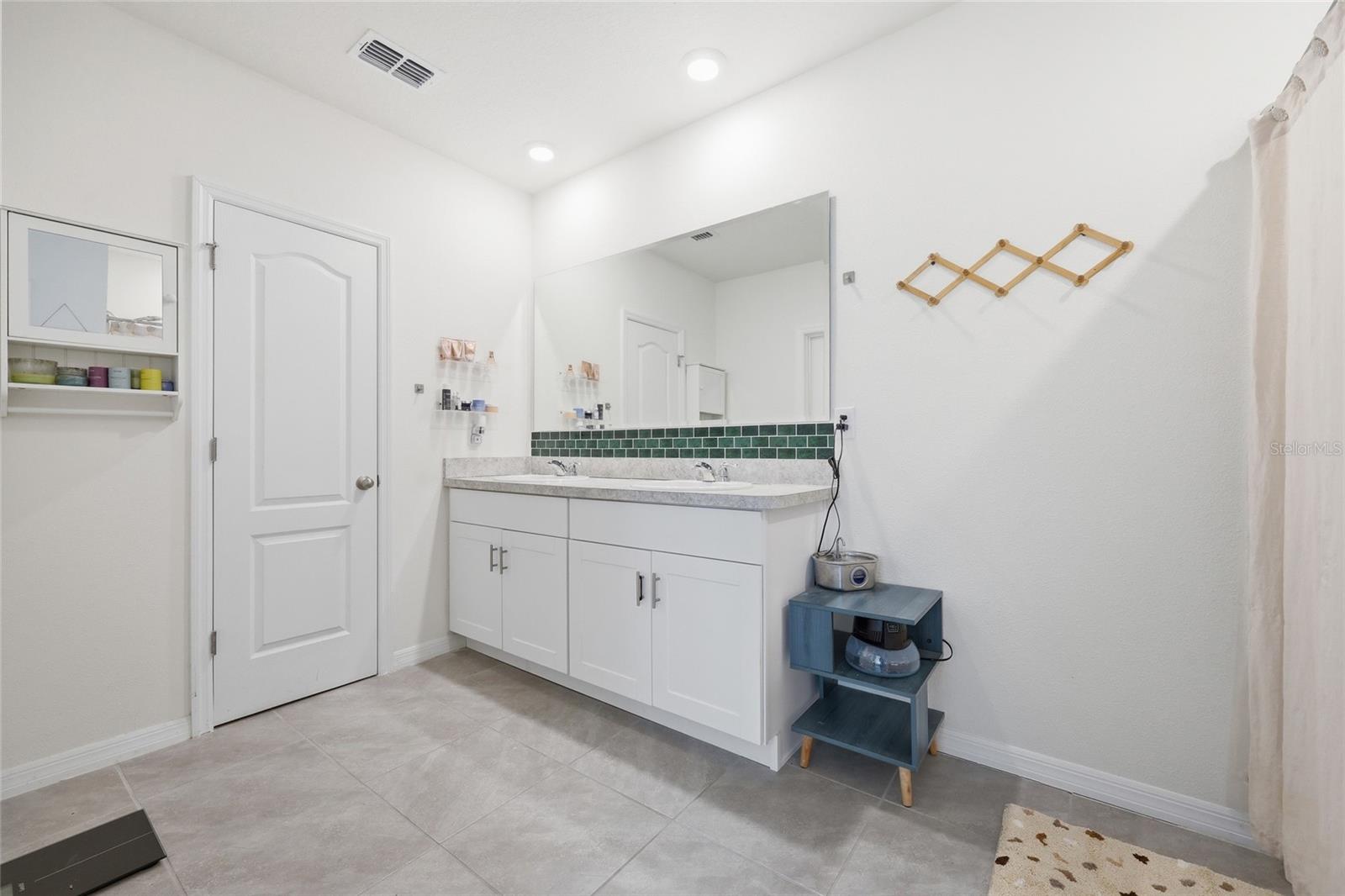 Image 27 of 73 For 1777 Walnut Creek Drive