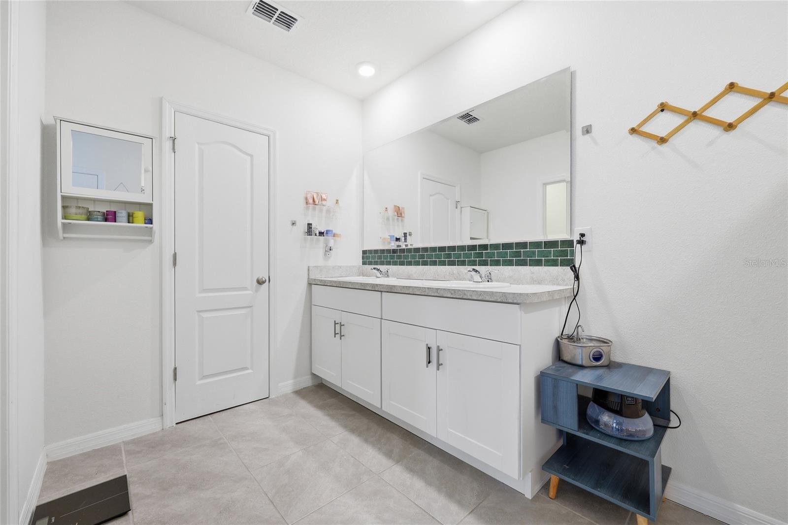 Image 28 of 73 For 1777 Walnut Creek Drive