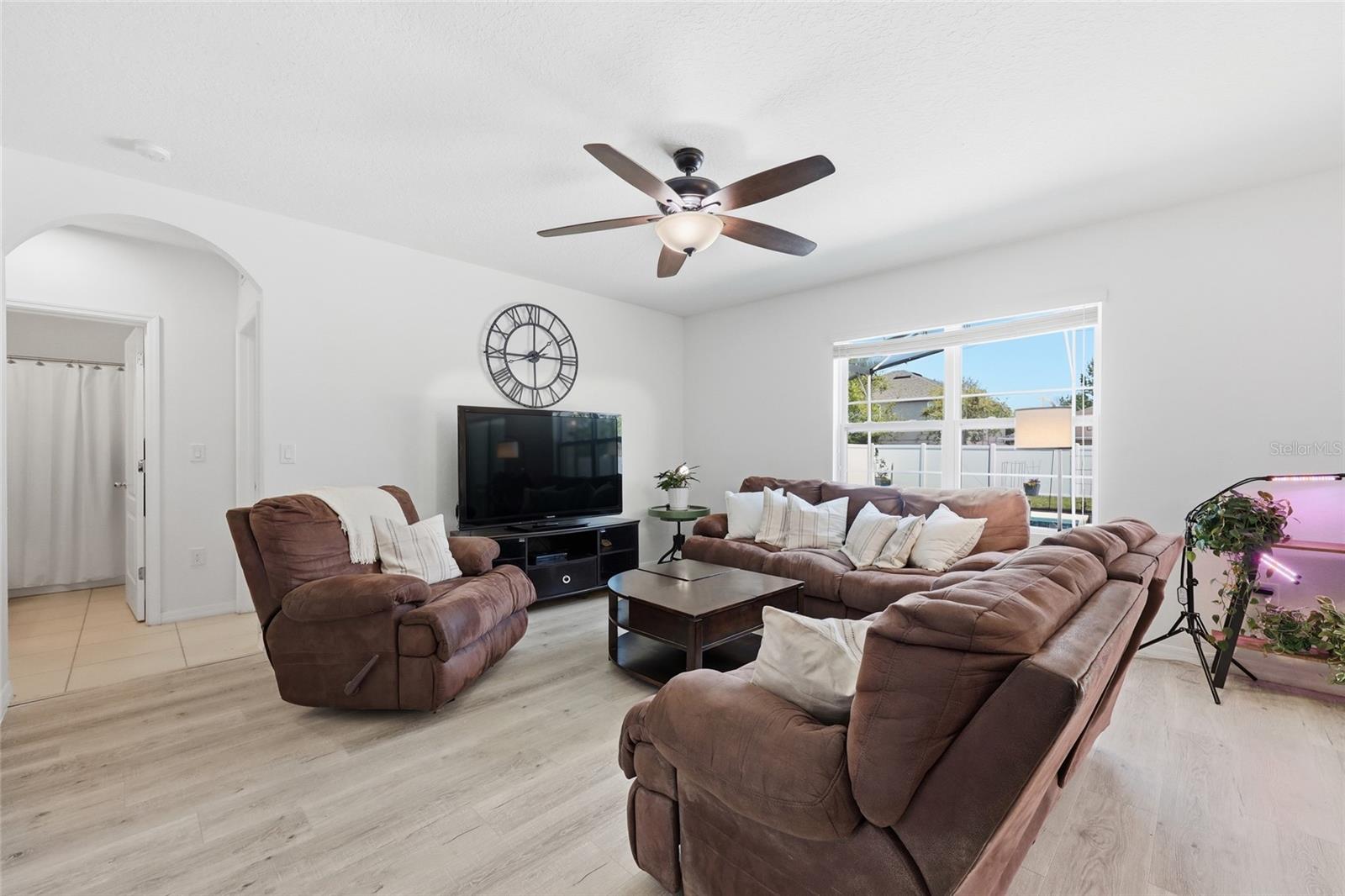 Image 17 of 77 For 1489 Twin Valley Terrace