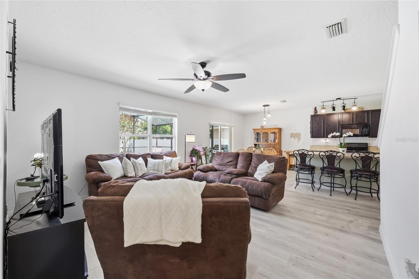 Image 18 of 77 For 1489 Twin Valley Terrace