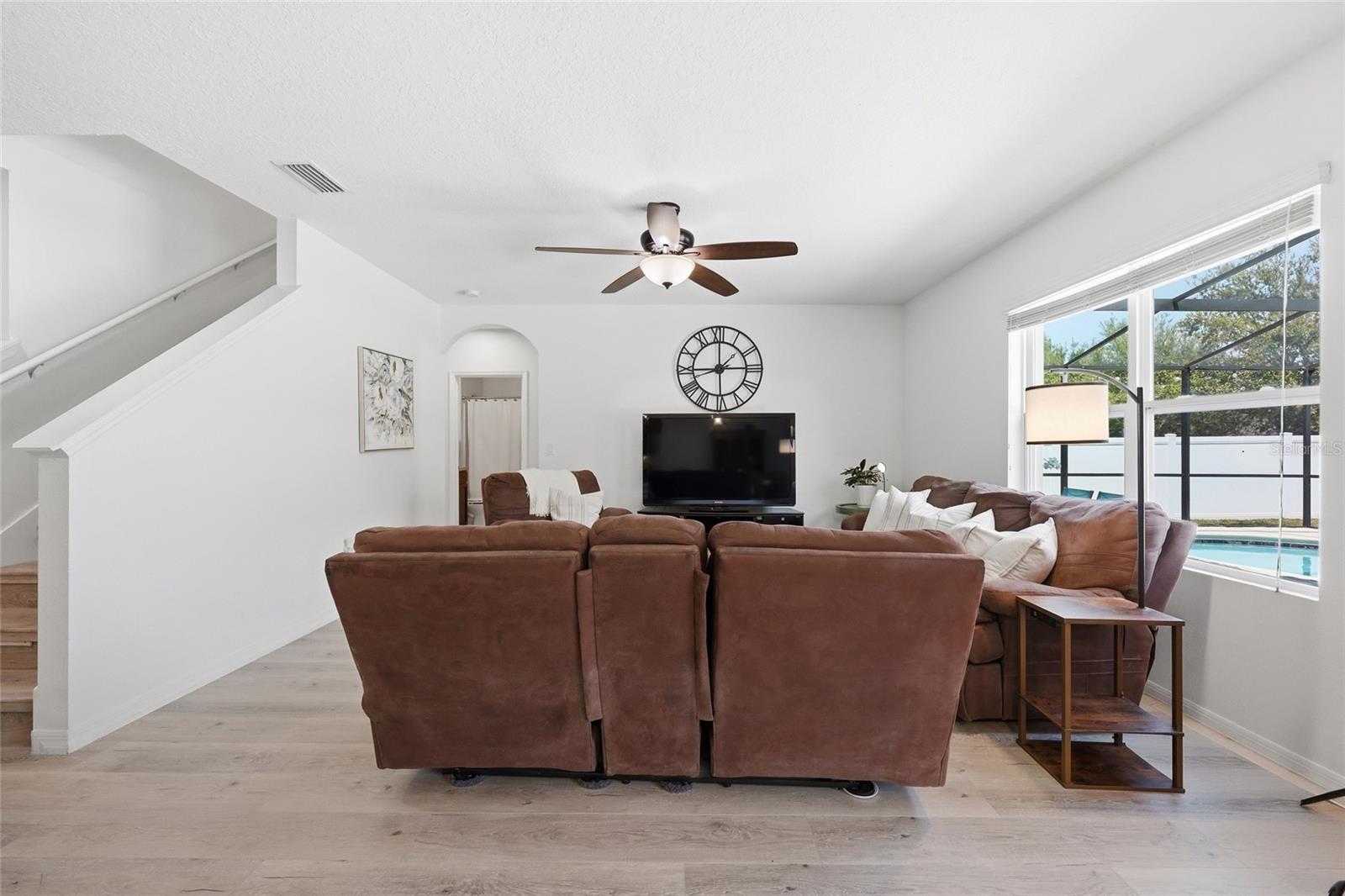 Image 19 of 77 For 1489 Twin Valley Terrace