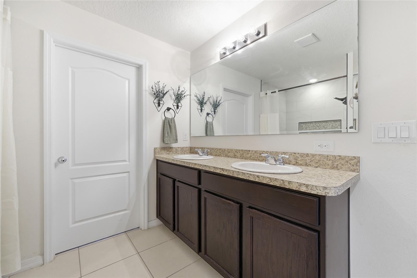 Image 29 of 77 For 1489 Twin Valley Terrace