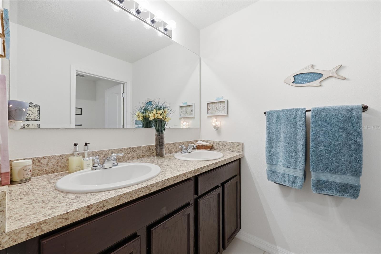 Image 39 of 77 For 1489 Twin Valley Terrace