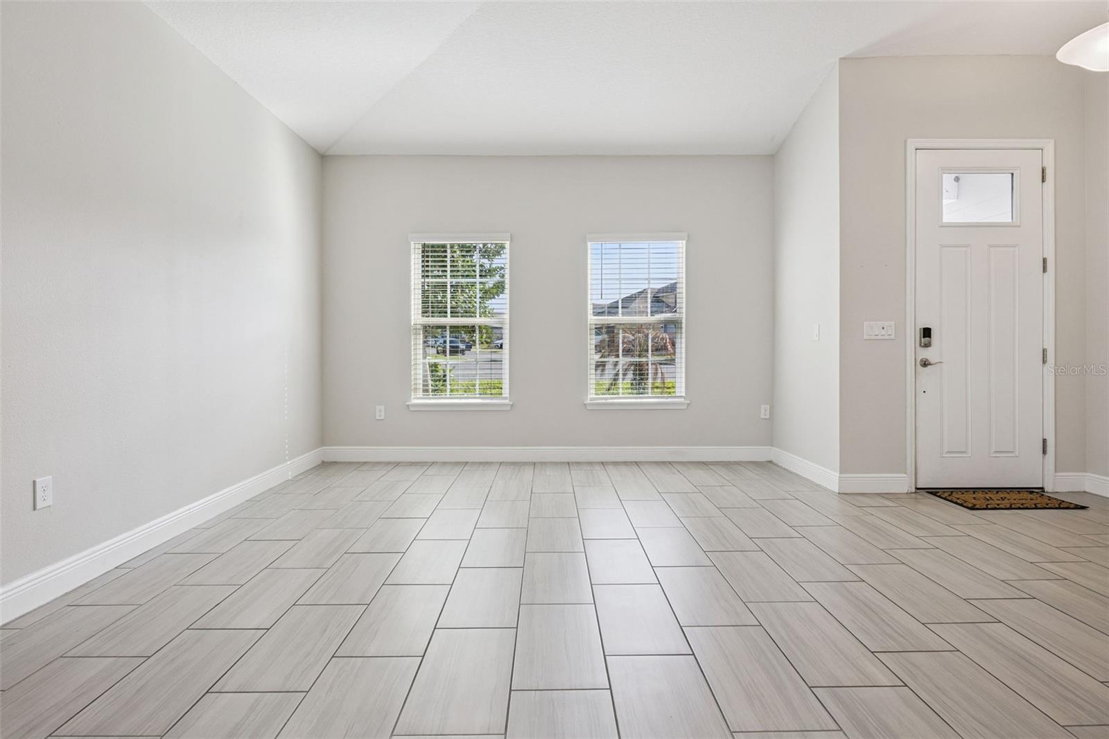 Image 4 of 50 For 307 Terracotta Terrace