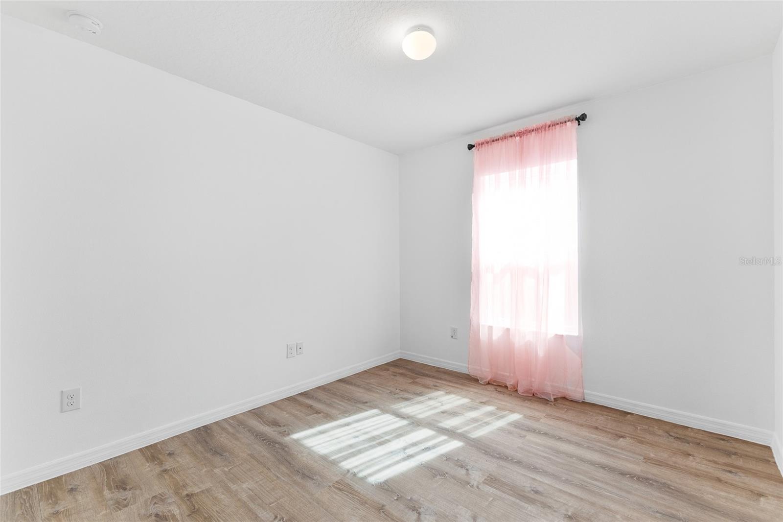 Image 8 of 23 For 213 Lake Lucerne Way