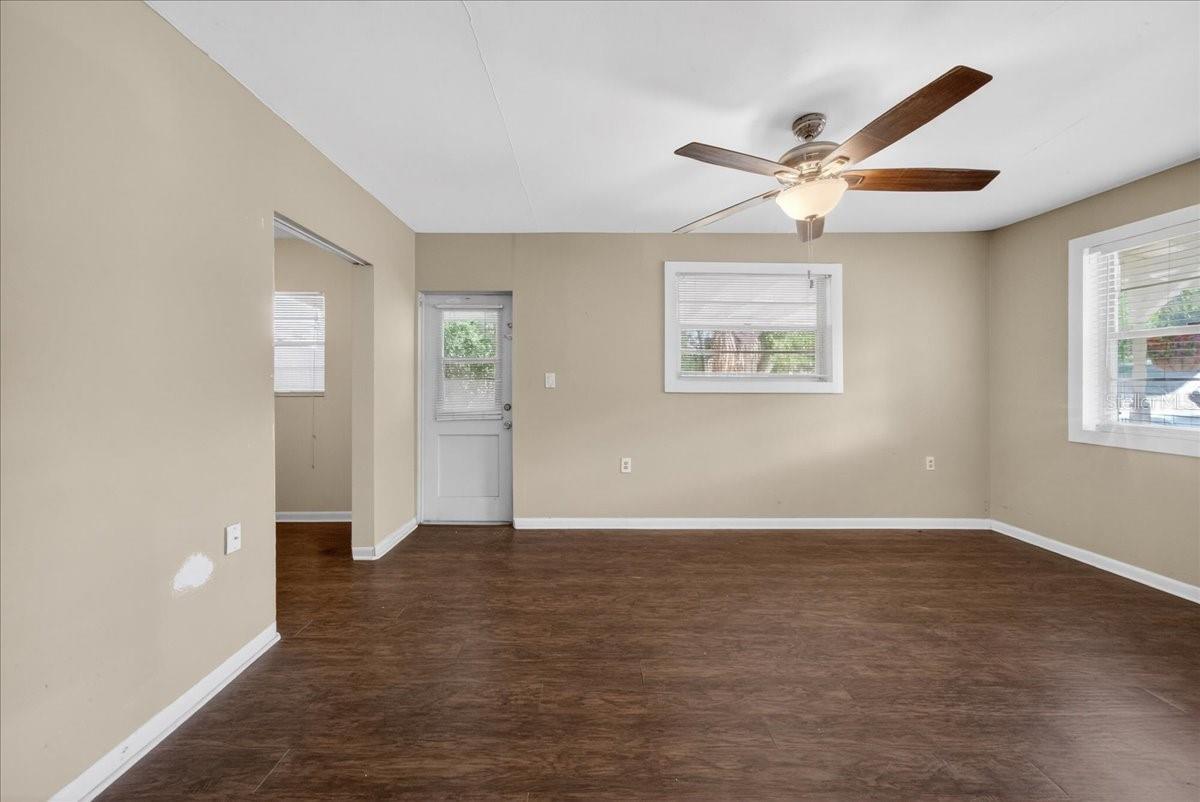 Image 10 of 34 For 702 Carmen Drive