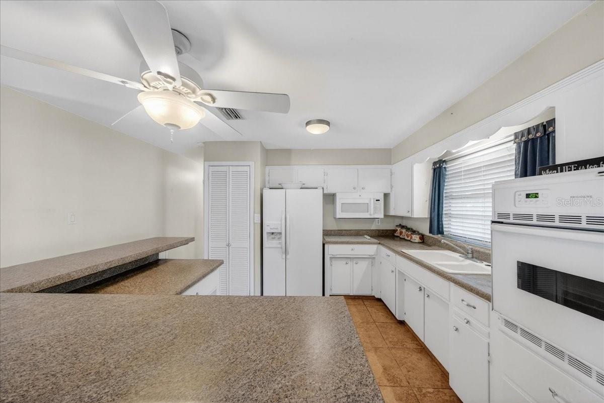 Image 11 of 34 For 702 Carmen Drive