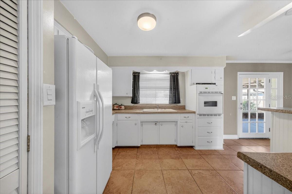 Image 14 of 34 For 702 Carmen Drive