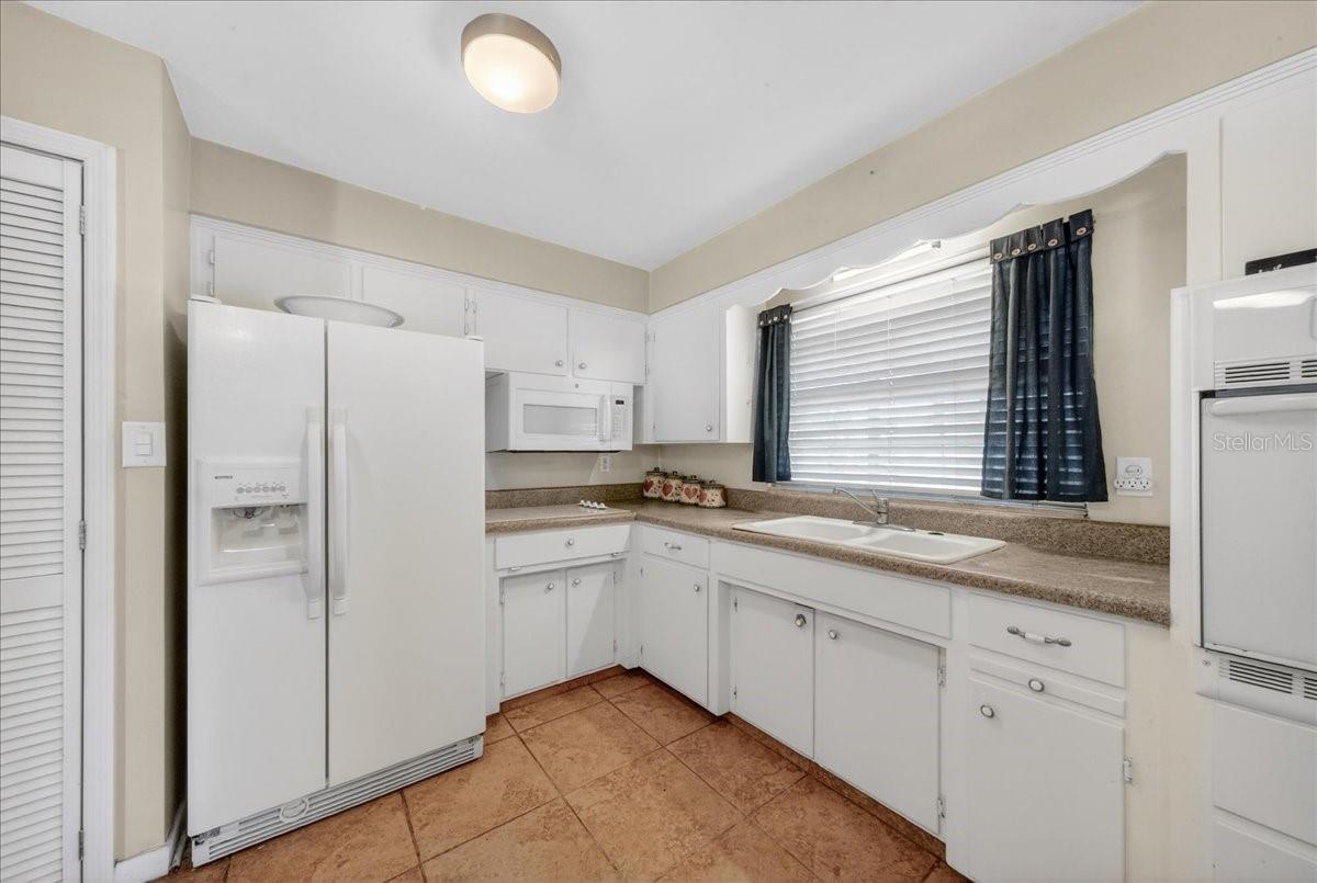 Image 15 of 34 For 702 Carmen Drive