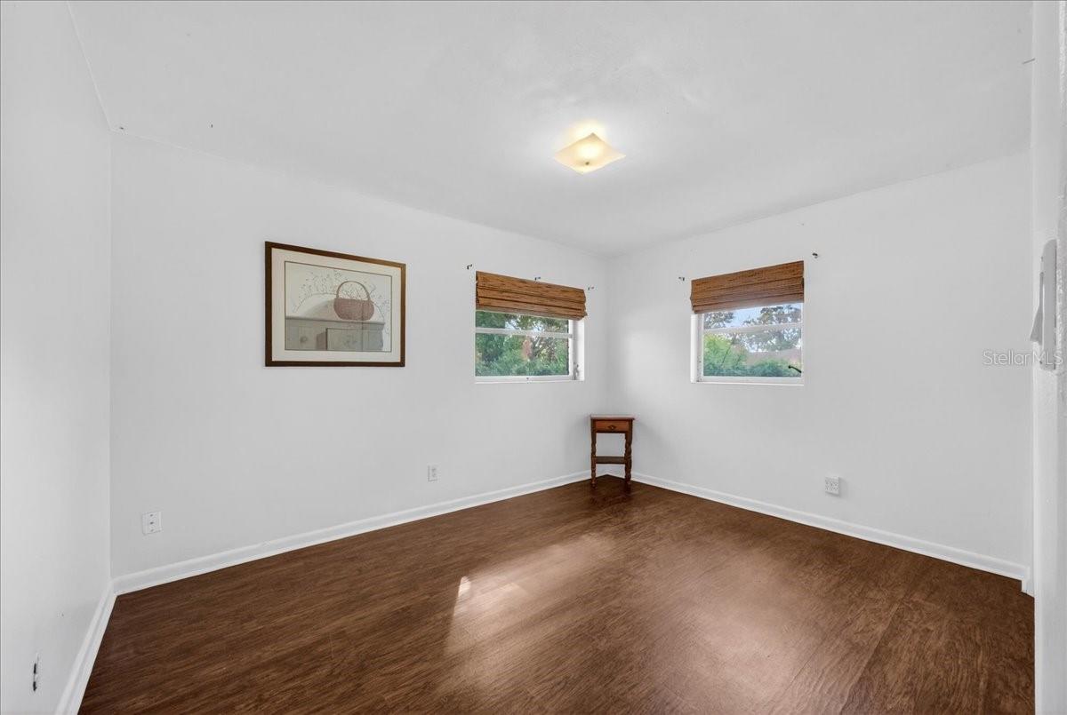 Image 20 of 34 For 702 Carmen Drive