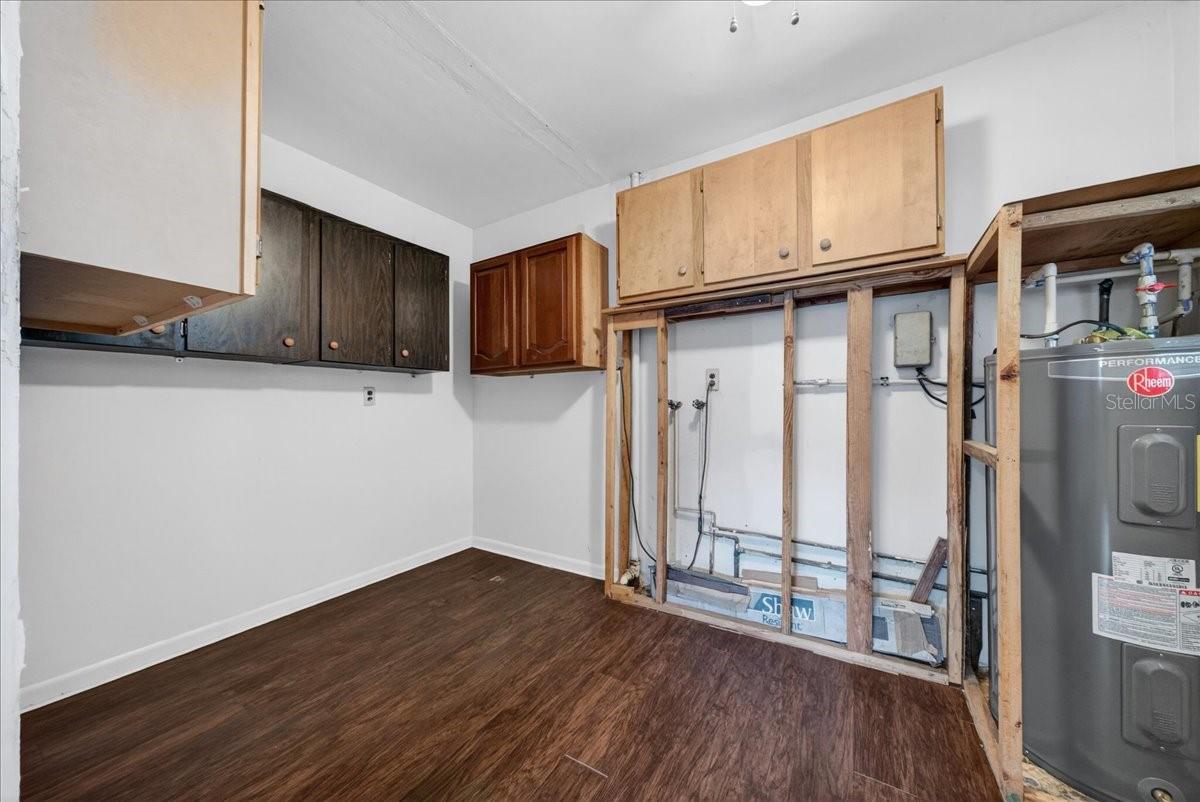 Image 23 of 34 For 702 Carmen Drive