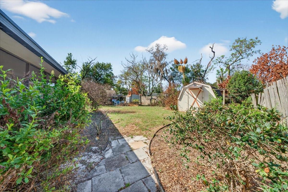 Image 30 of 34 For 702 Carmen Drive