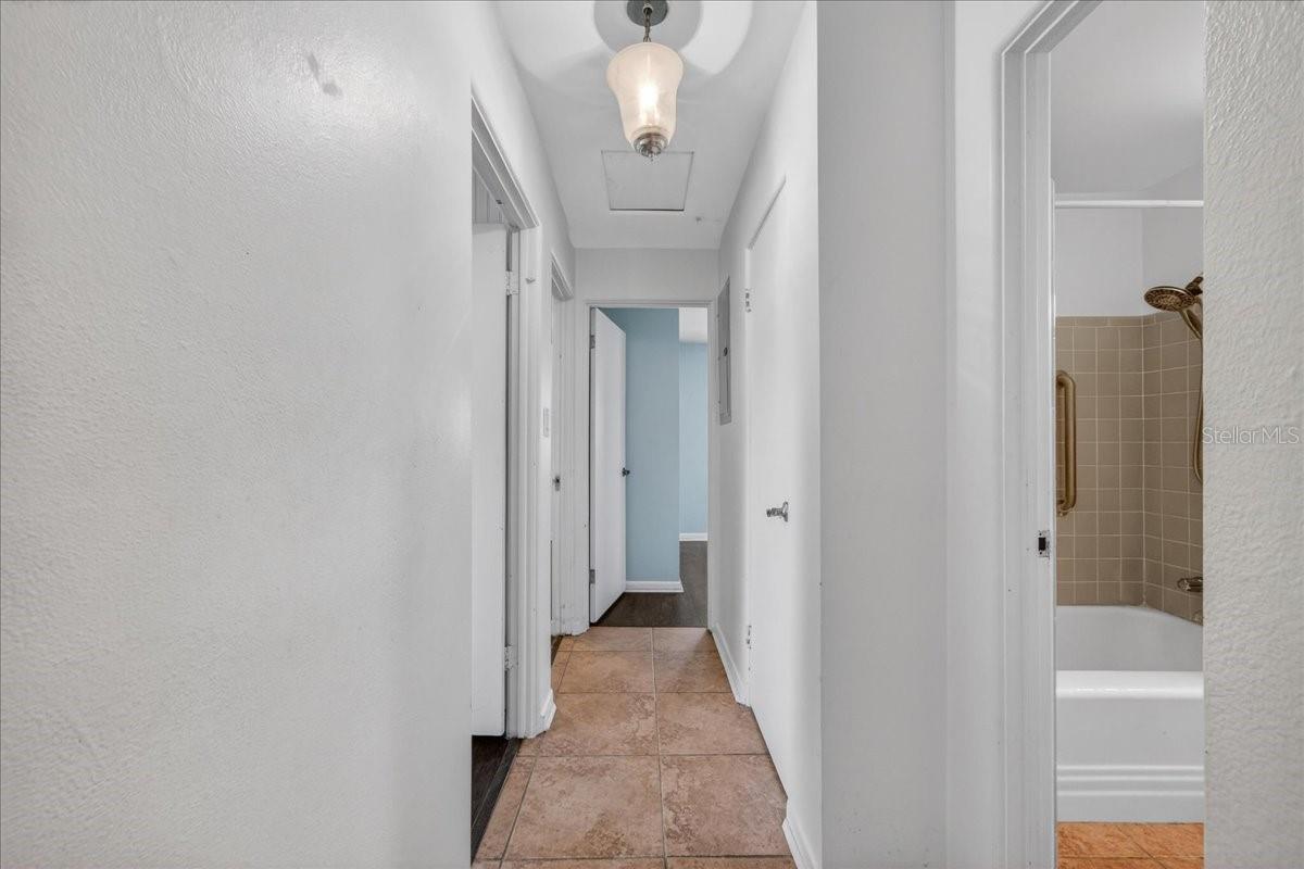 Image 8 of 34 For 702 Carmen Drive