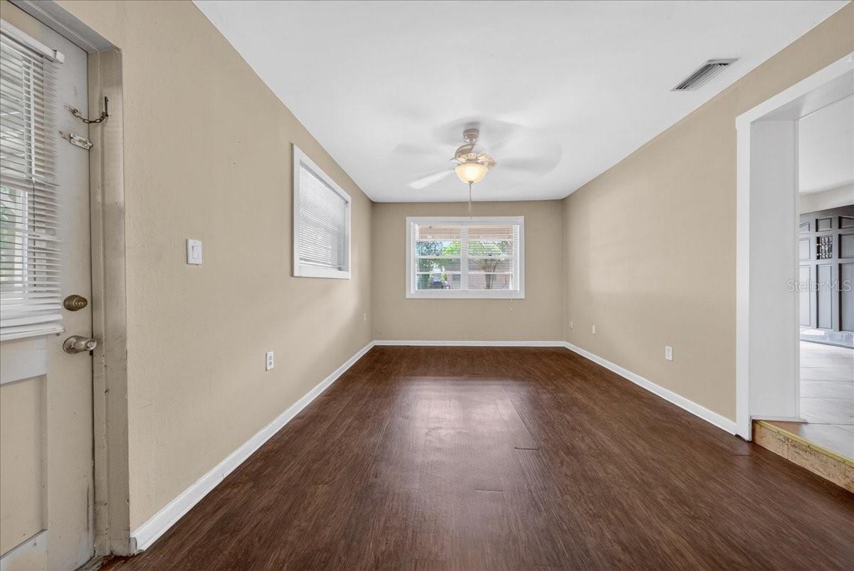 Image 9 of 34 For 702 Carmen Drive