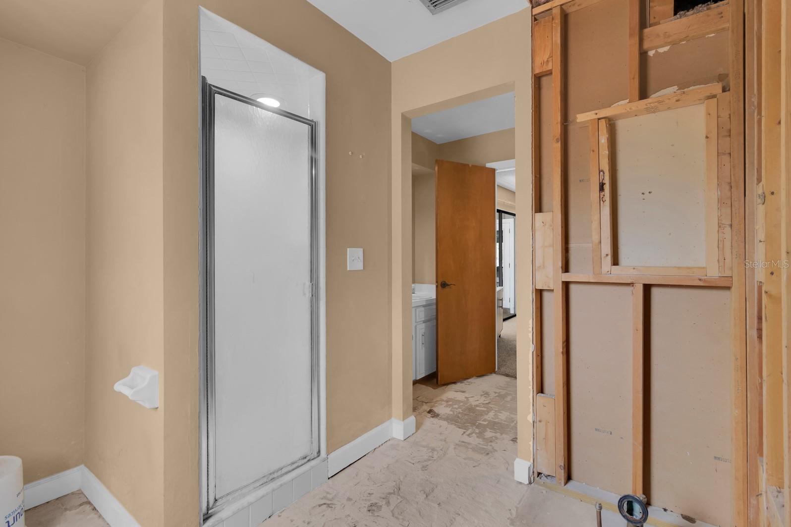 Image 34 of 64 For 401 Blue Lake Drive