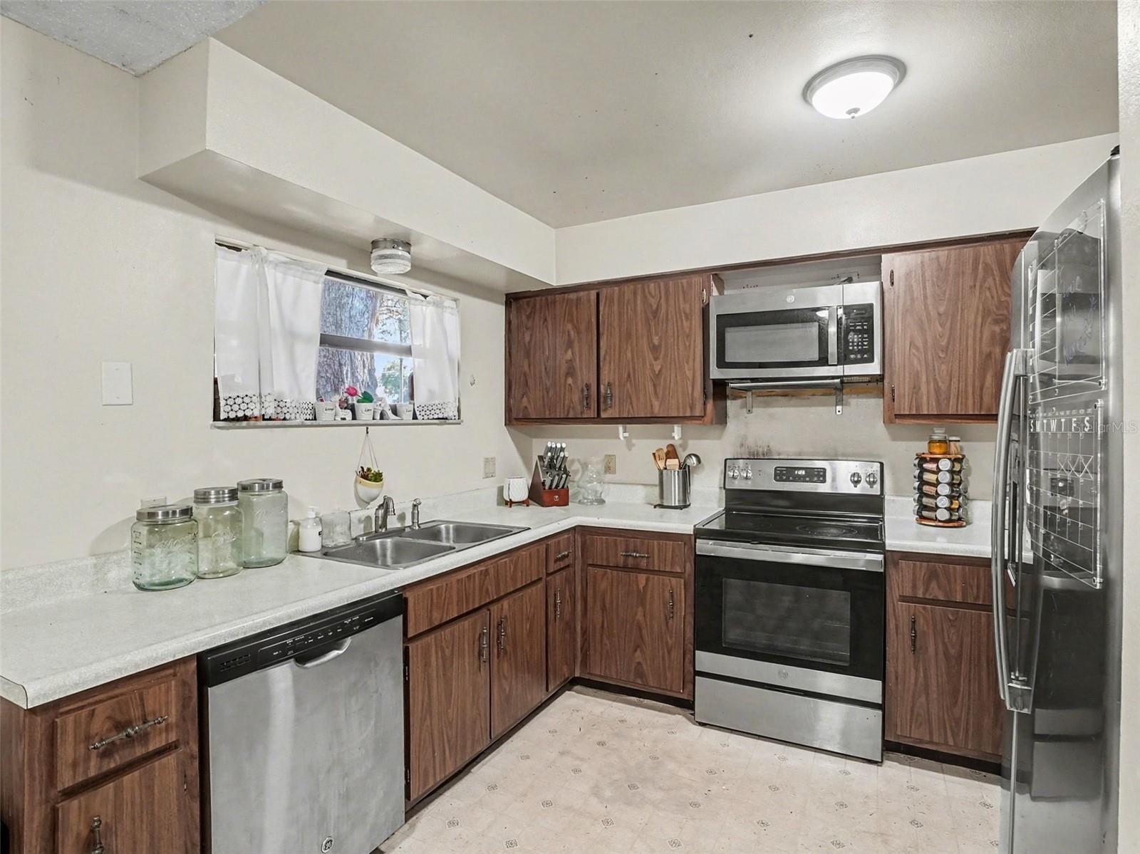 Image 7 of 9 For 1214 Cherokee Court