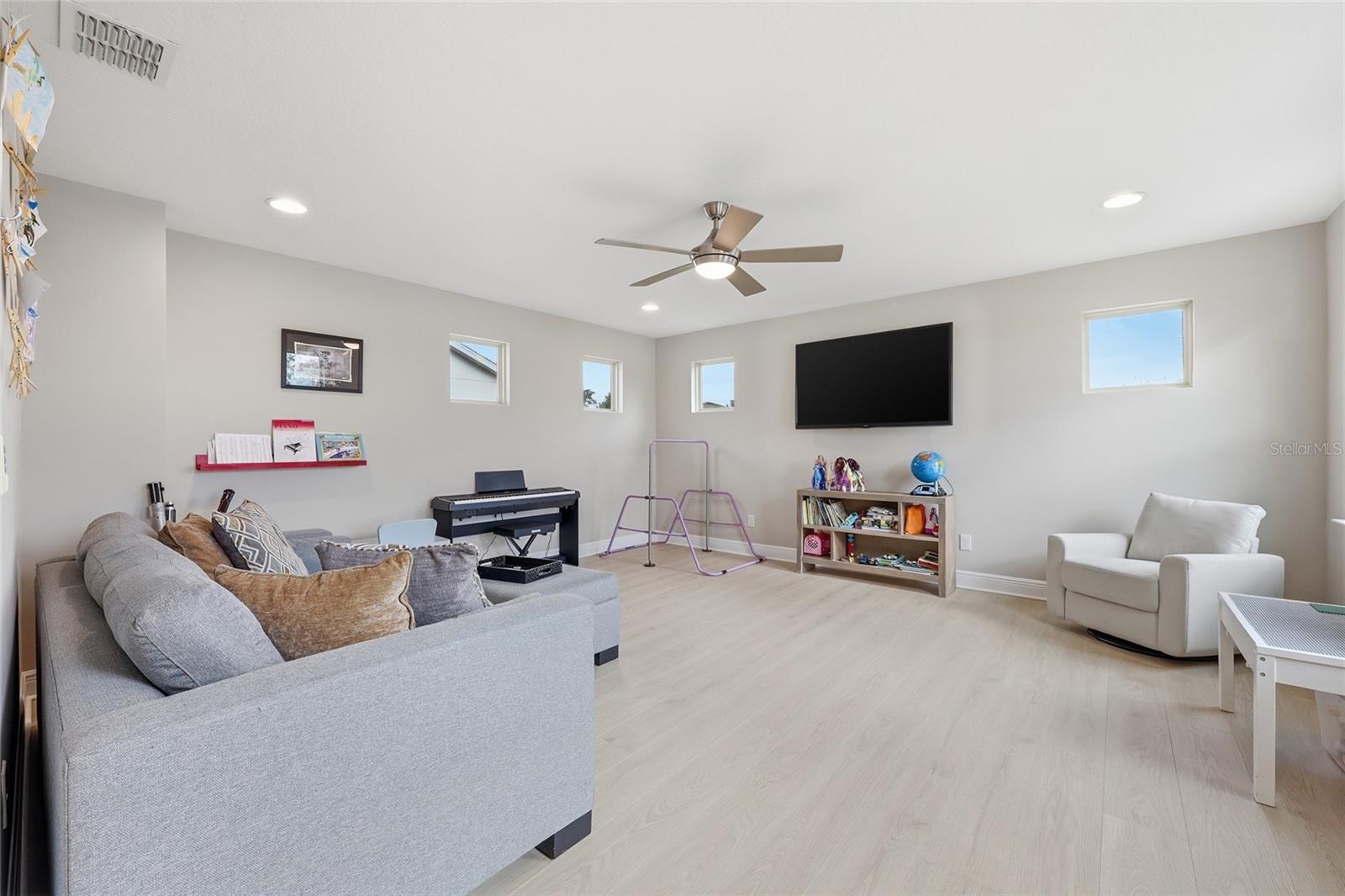 Image 41 of 69 For 17361 Channel Way