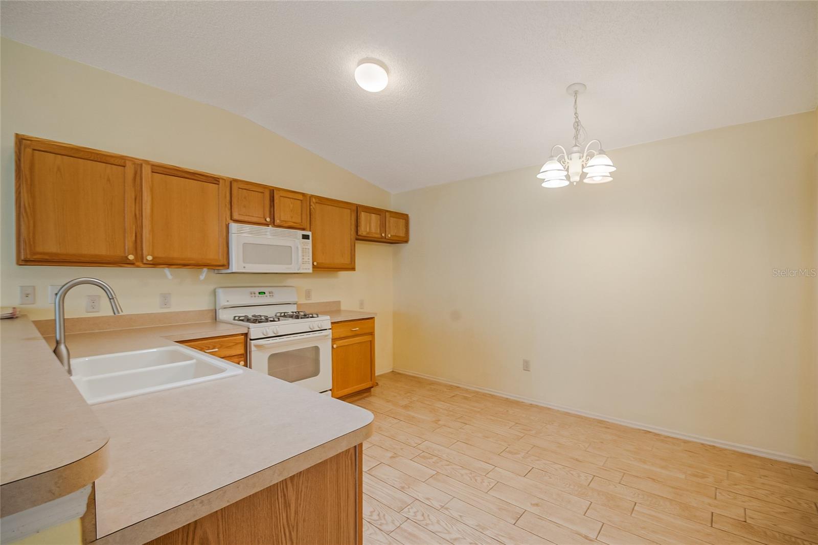 Image 11 of 30 For 2454 Southern Oak Street