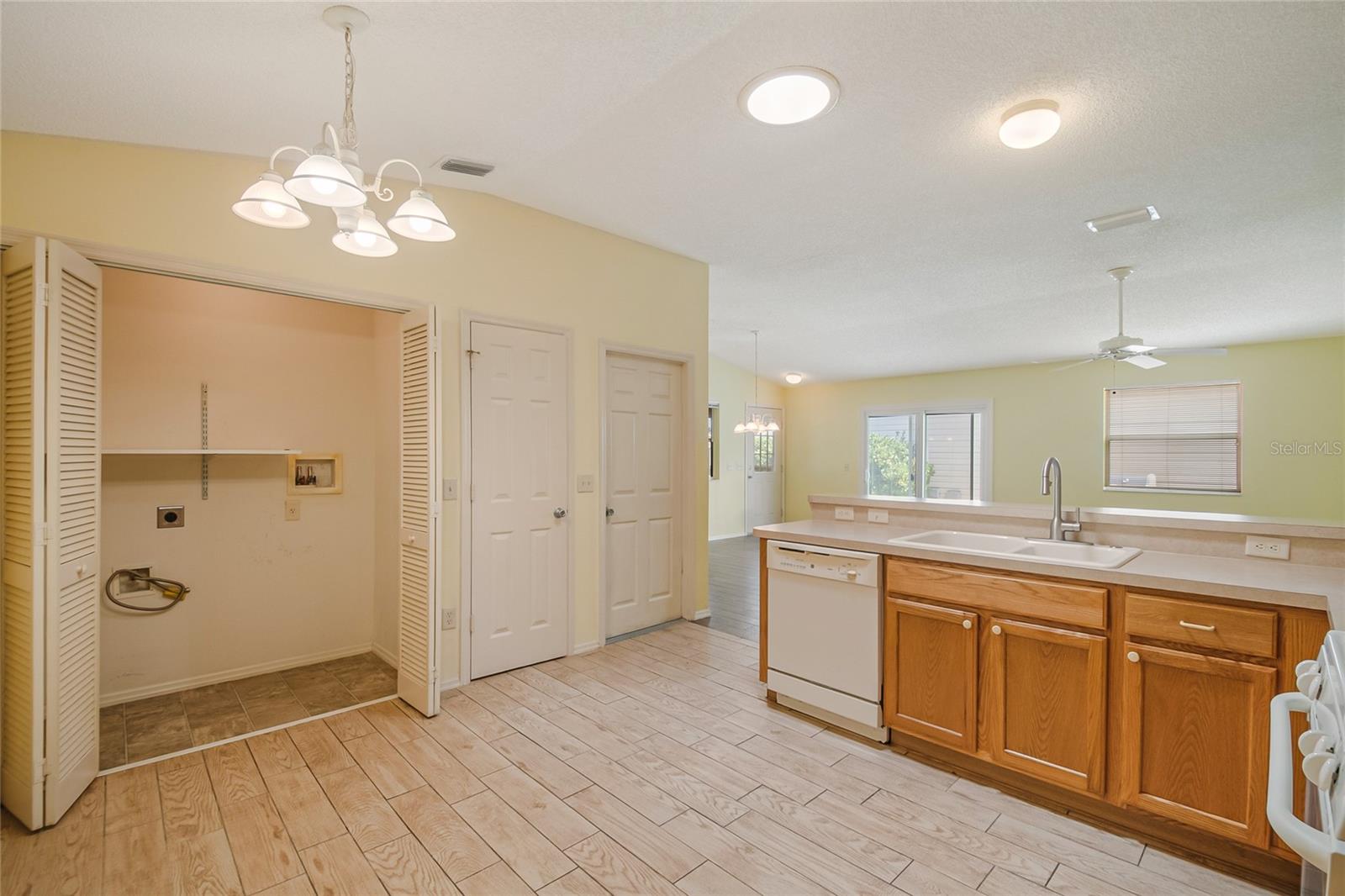 Image 12 of 30 For 2454 Southern Oak Street