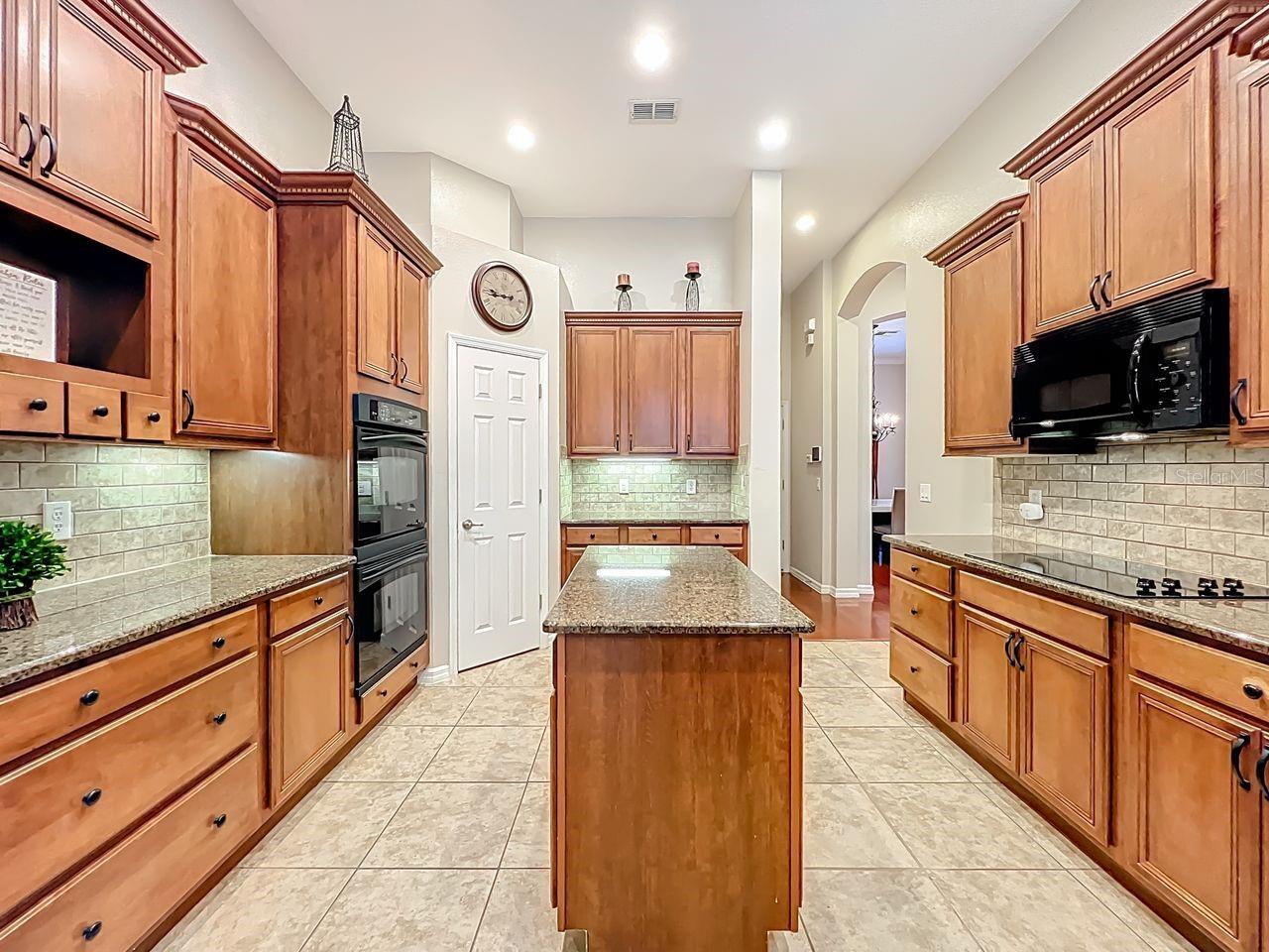 Image 21 of 52 For 934 Rock Creek Street