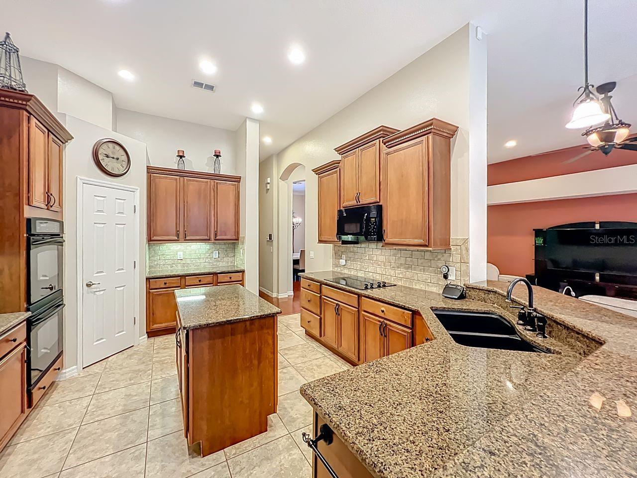 Image 23 of 52 For 934 Rock Creek Street