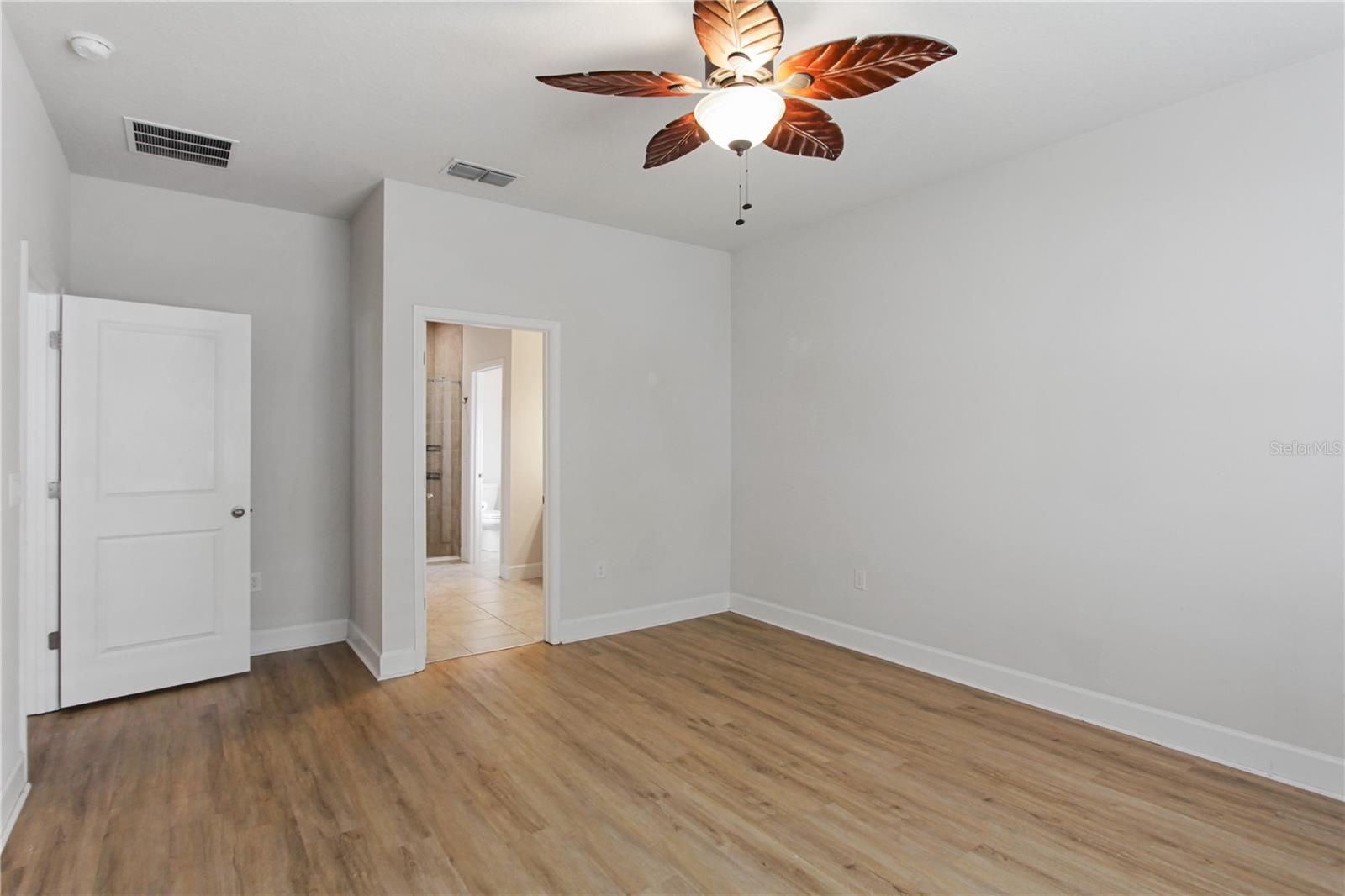 Image 21 of 31 For 420 Spring Pond Lane