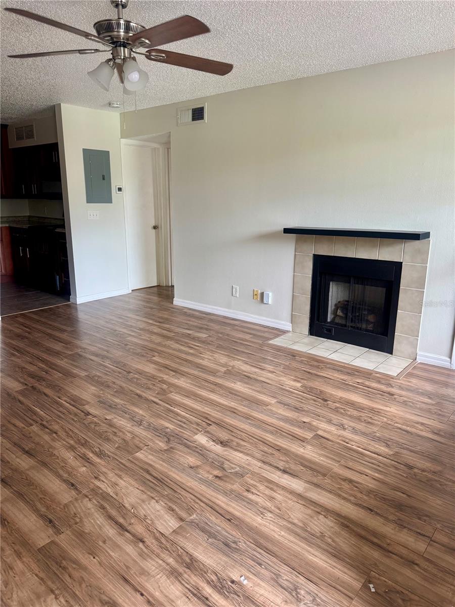 Image 3 of 15 For 320 Black Oak Court 207