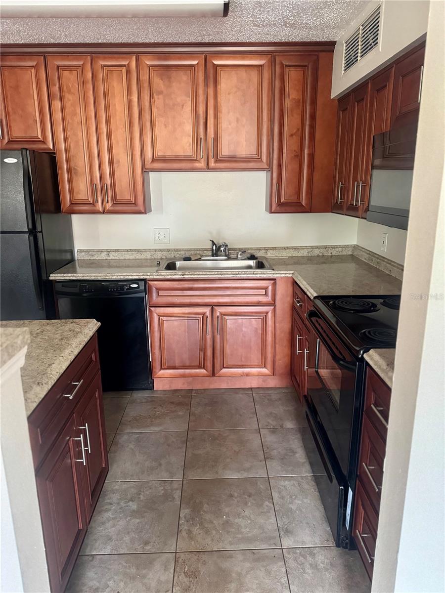 Image 5 of 15 For 320 Black Oak Court 207