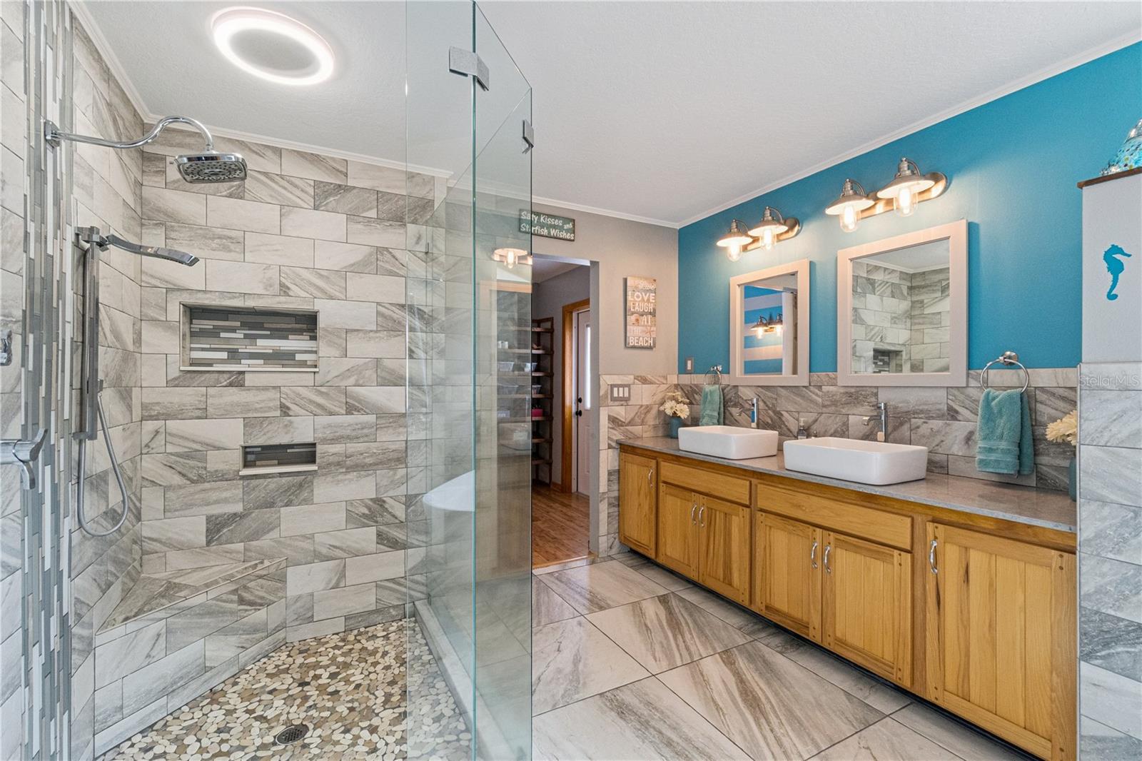 Image 21 of 54 For 2925 Godwin Road