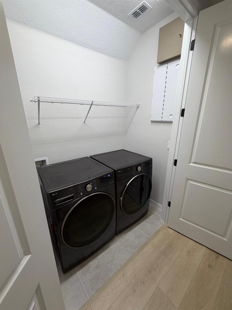 Image 14 of 16 For 3077 Voyager Avenue