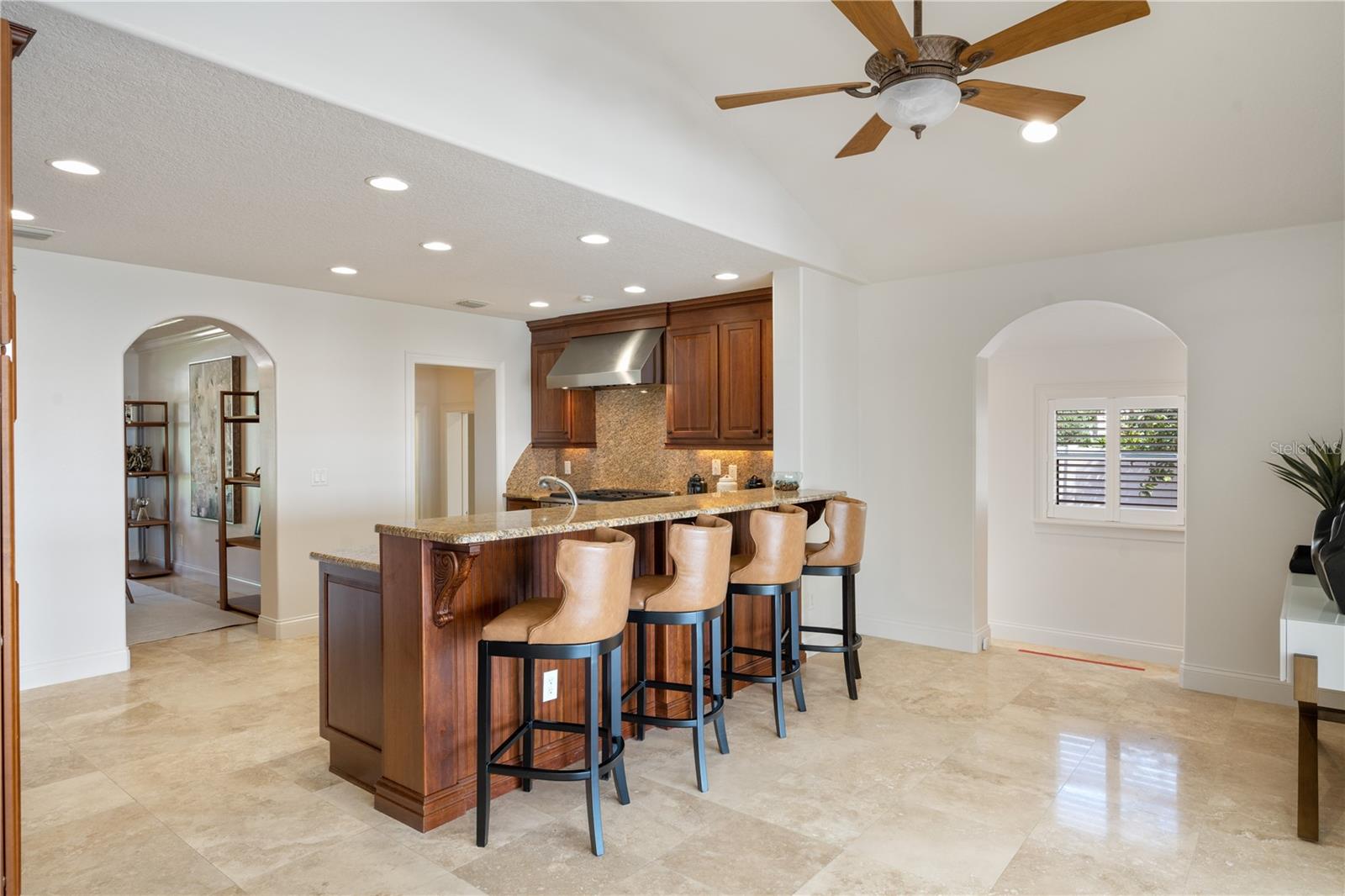 Image 13 of 52 For 325 Magnolia Street