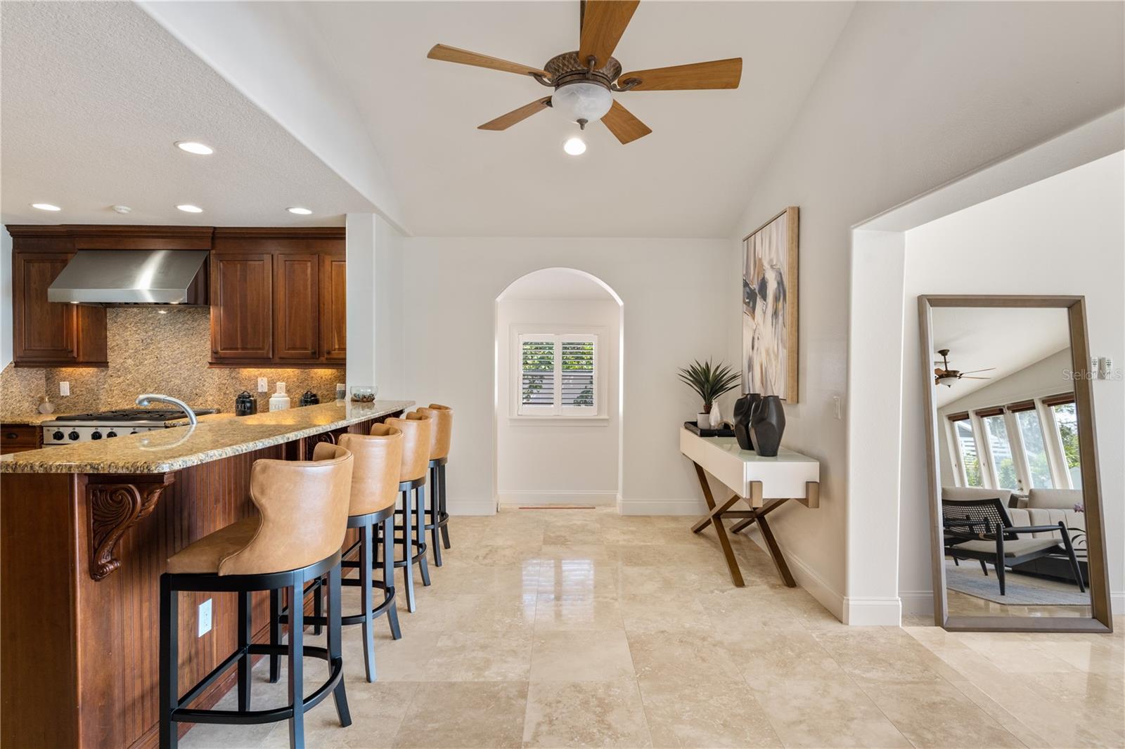 Image 17 of 52 For 325 Magnolia Street