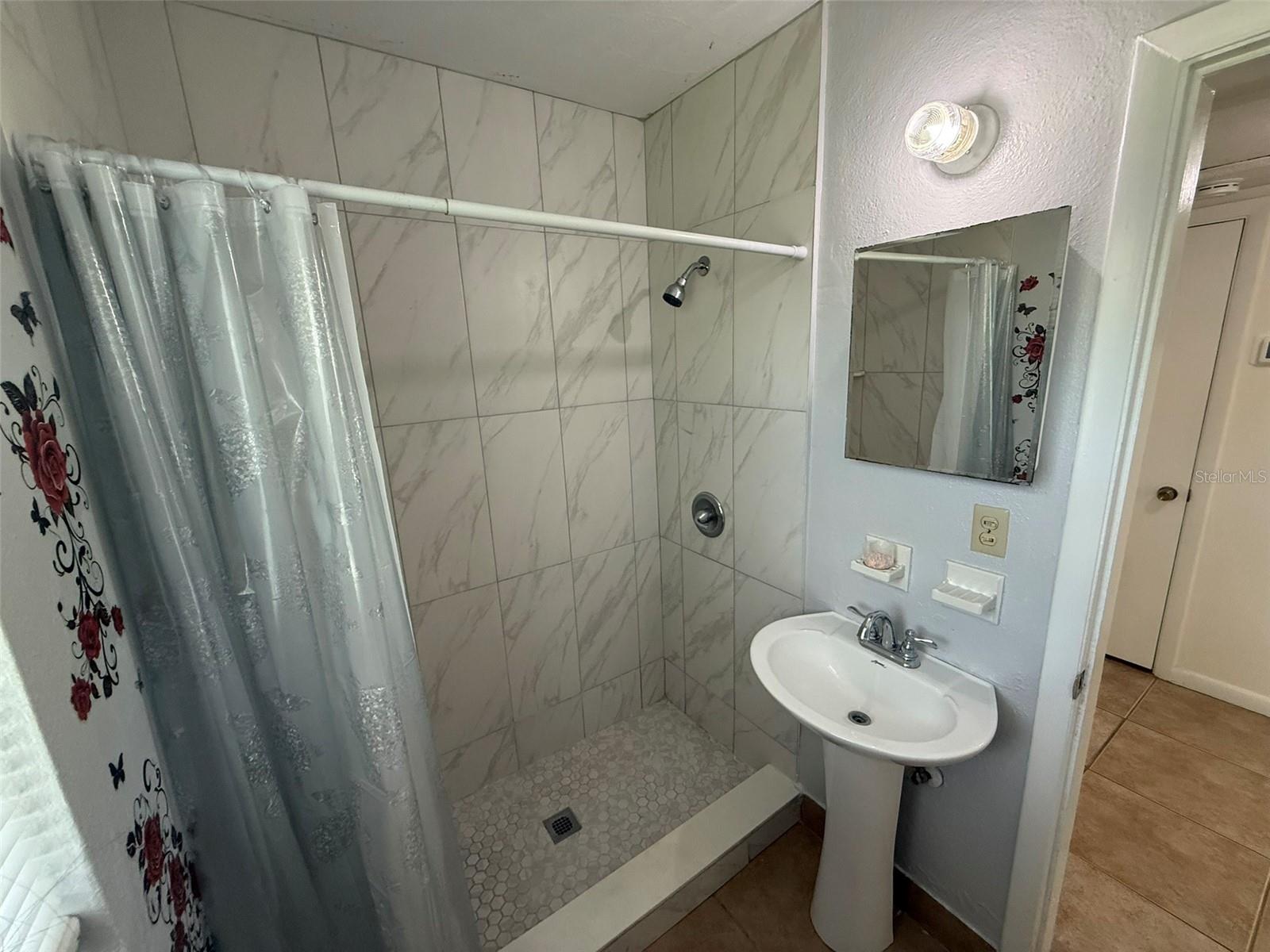 Image 11 of 19 For 722 Mercado Avenue