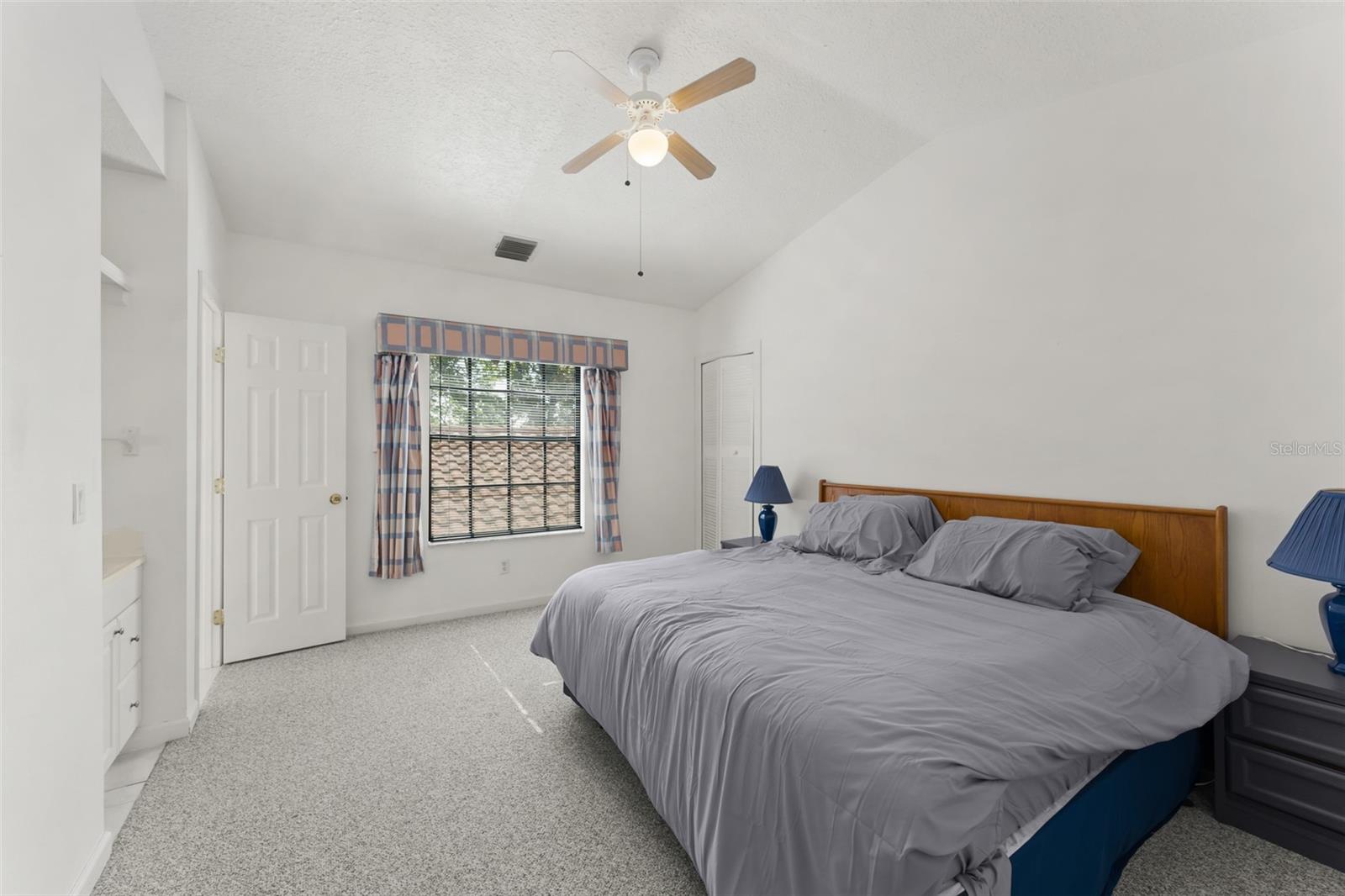 Listing photo id 28 for 9717 Lake Douglas Place