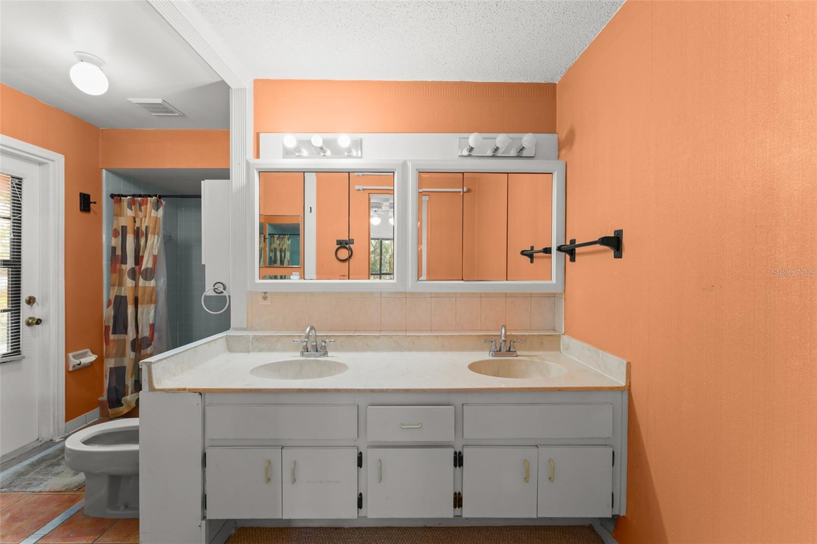 Listing photo id 34 for 9717 Lake Douglas Place