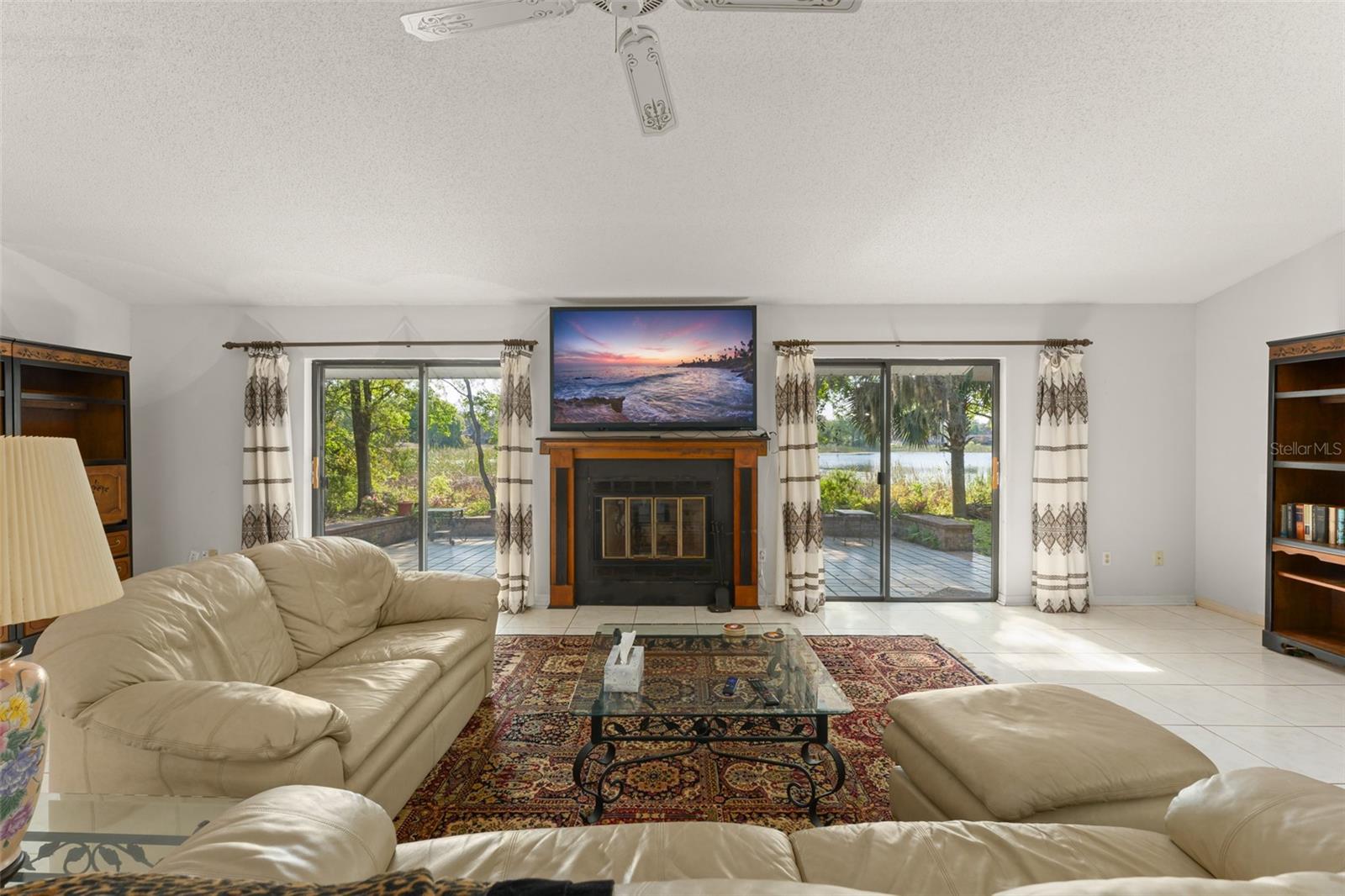 Listing photo id 4 for 9717 Lake Douglas Place