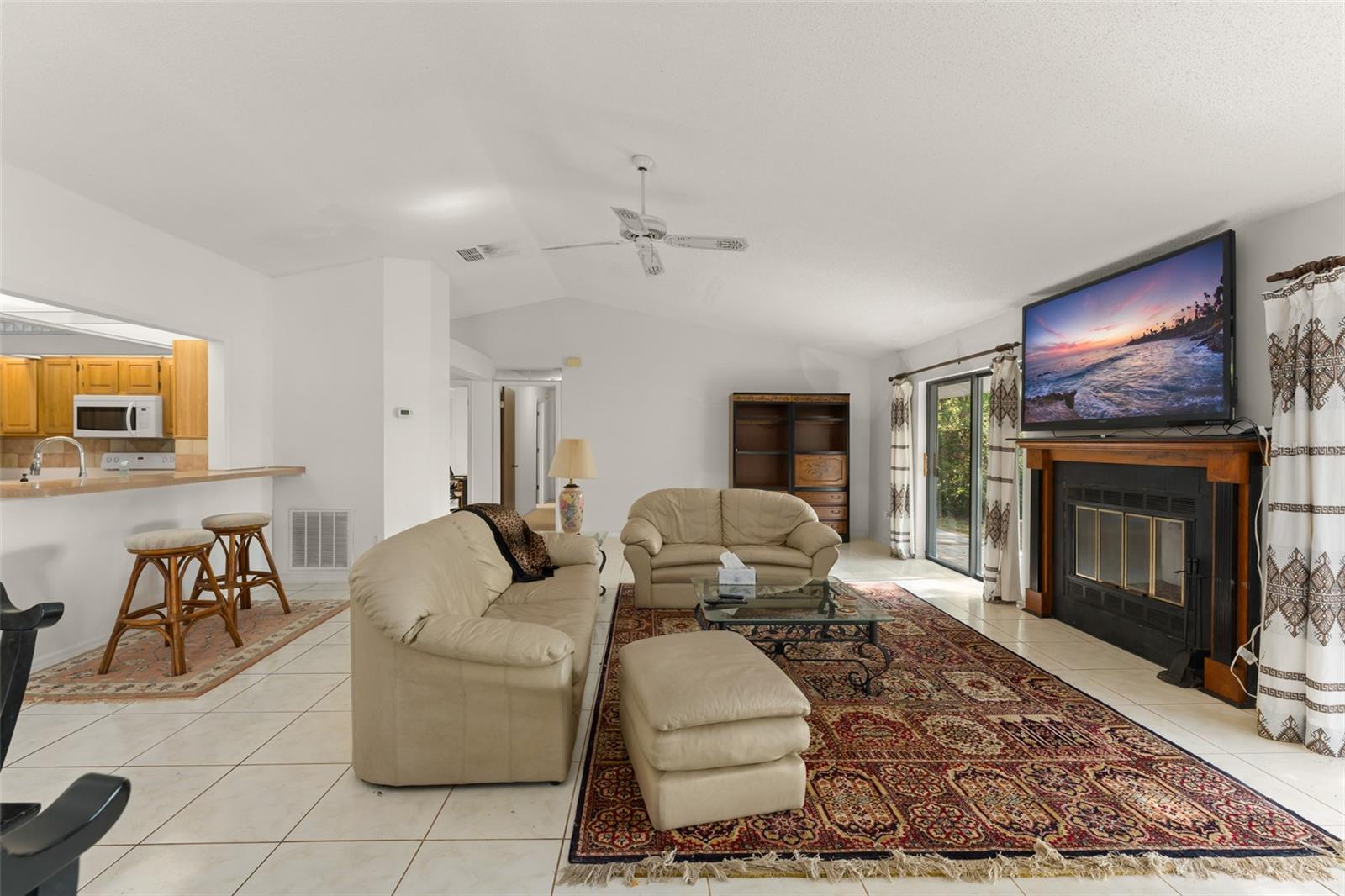 Listing photo id 5 for 9717 Lake Douglas Place