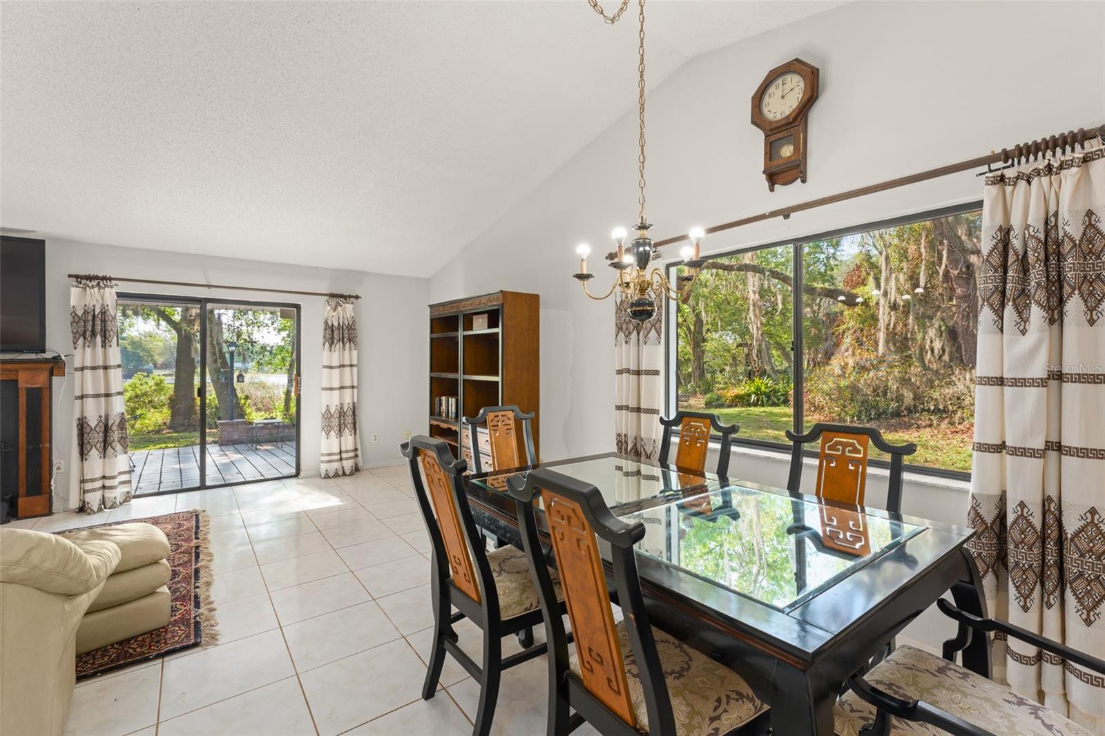 Listing photo id 6 for 9717 Lake Douglas Place