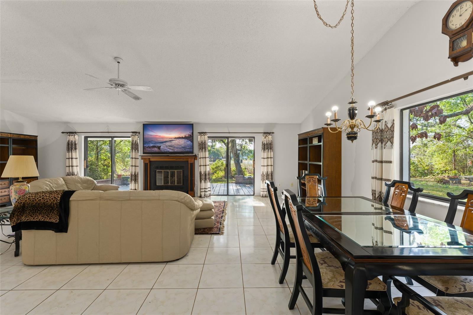 Listing photo id 7 for 9717 Lake Douglas Place